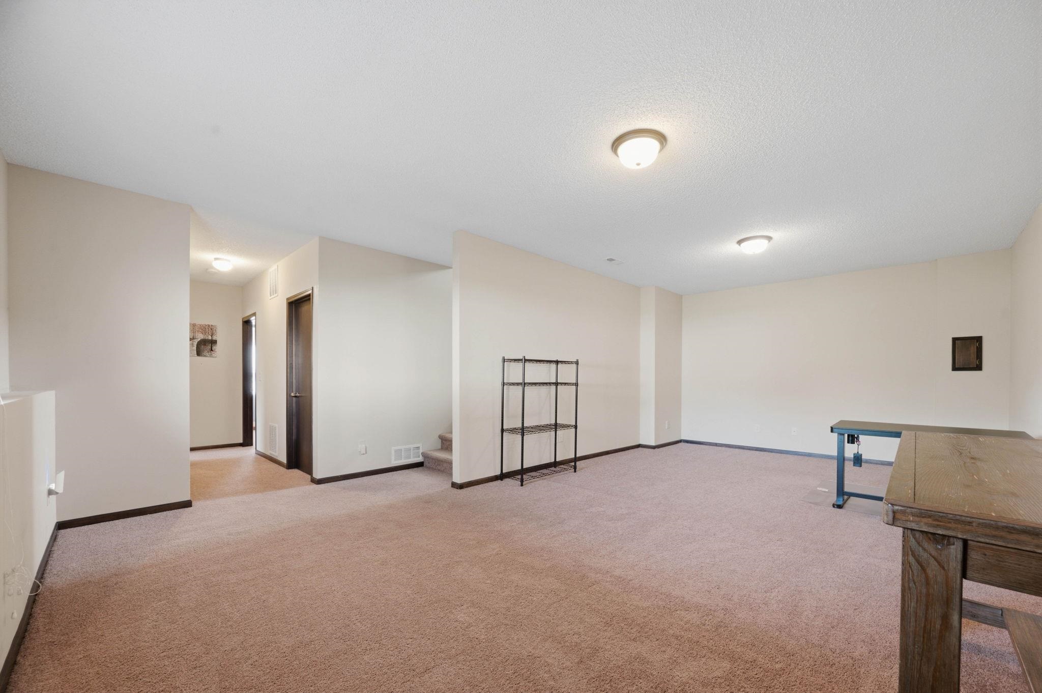 2422 N Woodridge Property Photo 21