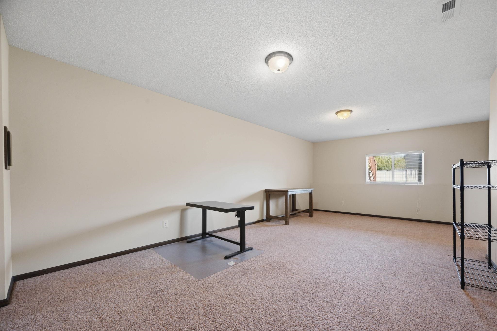 2422 N Woodridge Property Photo 22