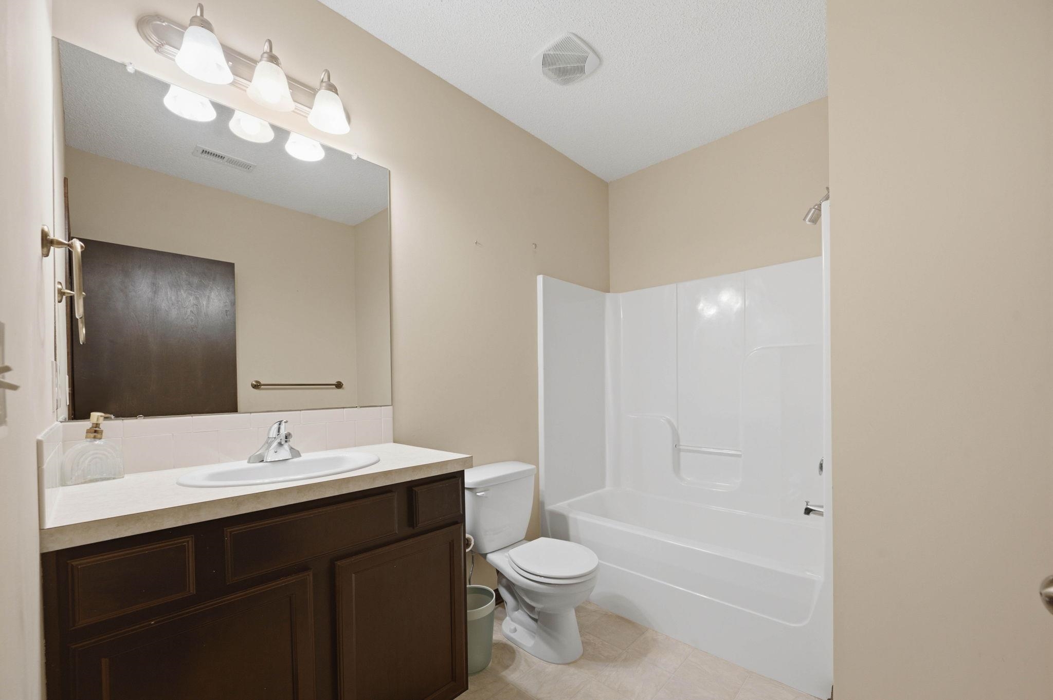 2422 N Woodridge Property Photo 23