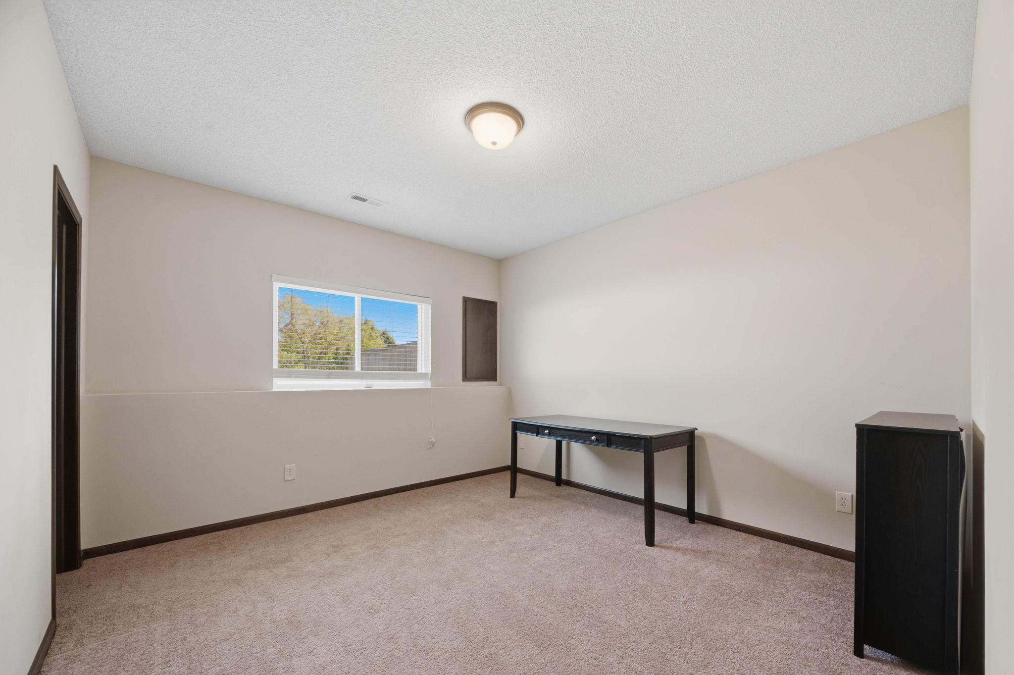 2422 N Woodridge Property Photo 24