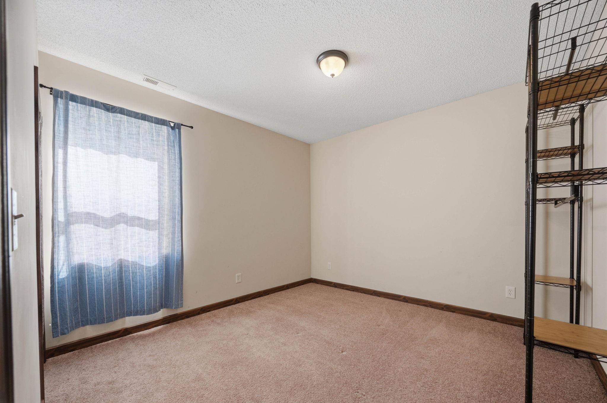2422 N Woodridge Property Photo 25