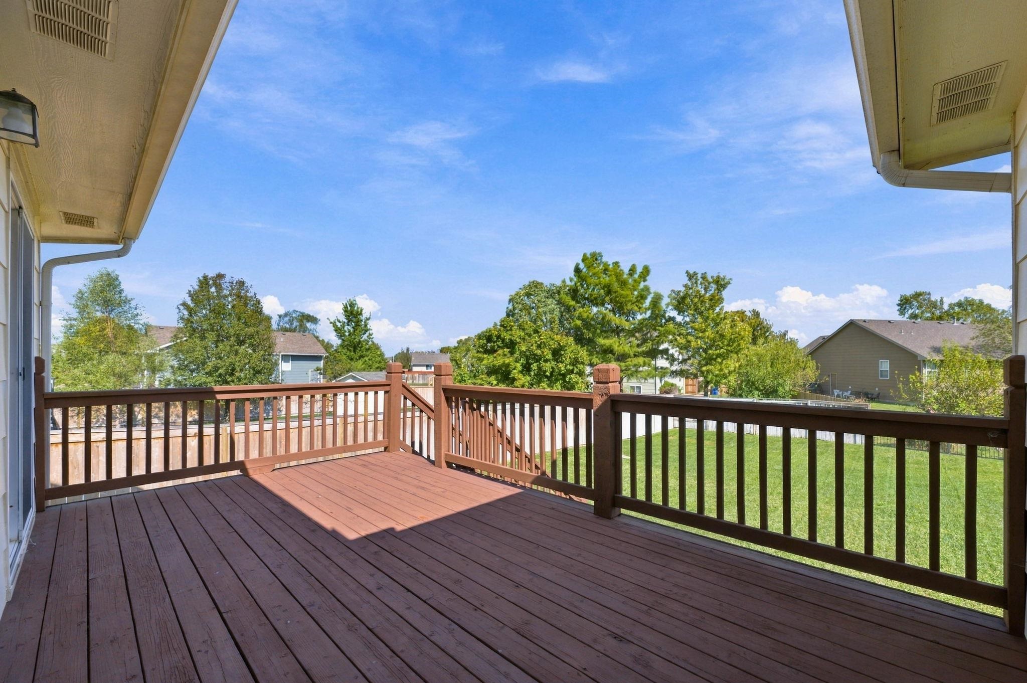 2422 N Woodridge Property Photo 28