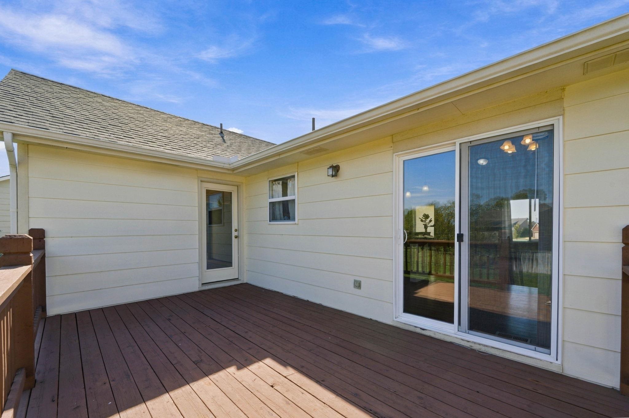 2422 N Woodridge Property Photo 29