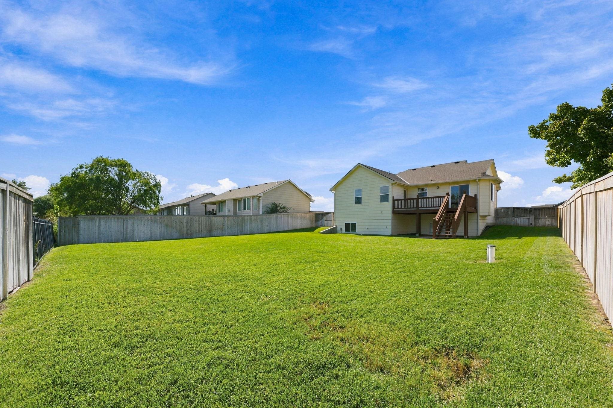2422 N Woodridge Property Photo 31