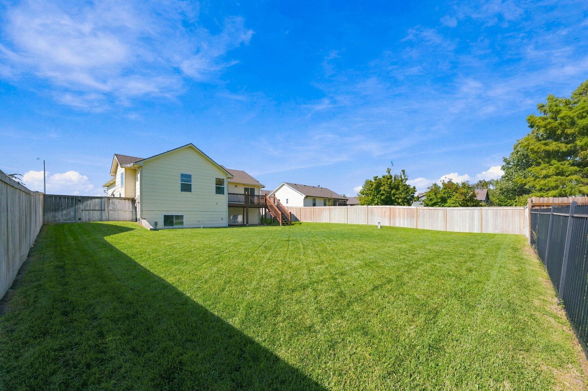 2422 N Woodridge Property Photo 32