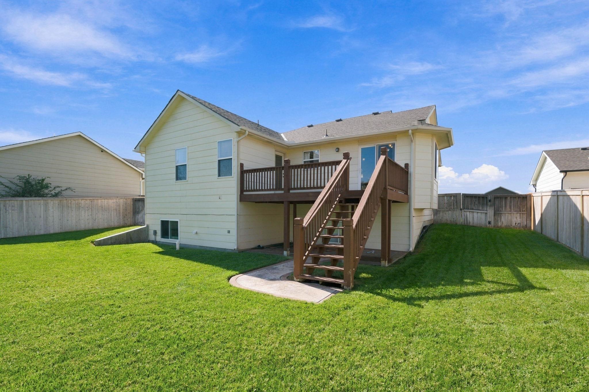 2422 N Woodridge Property Photo 34