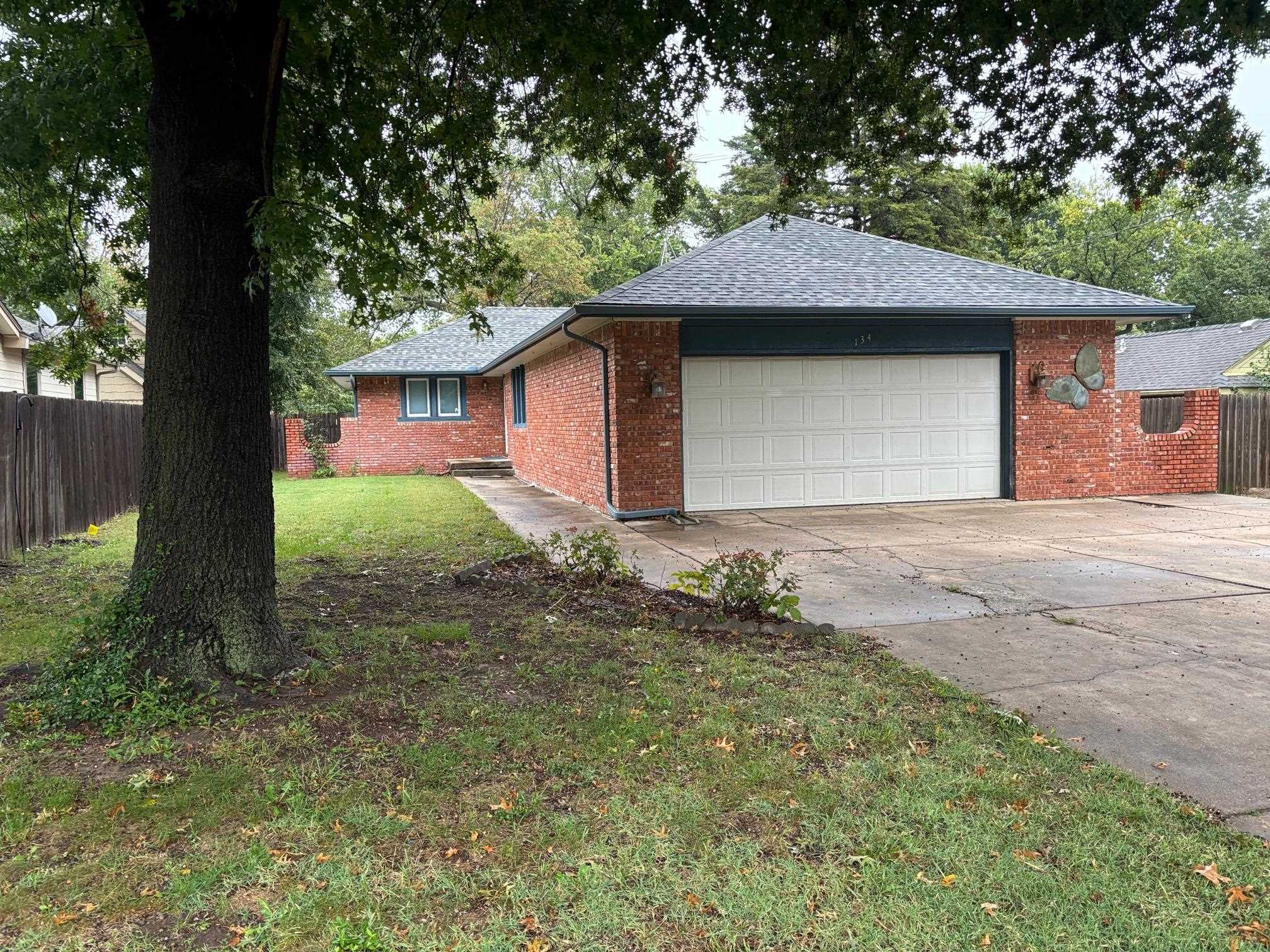 134 S Westfield Property Photo 1