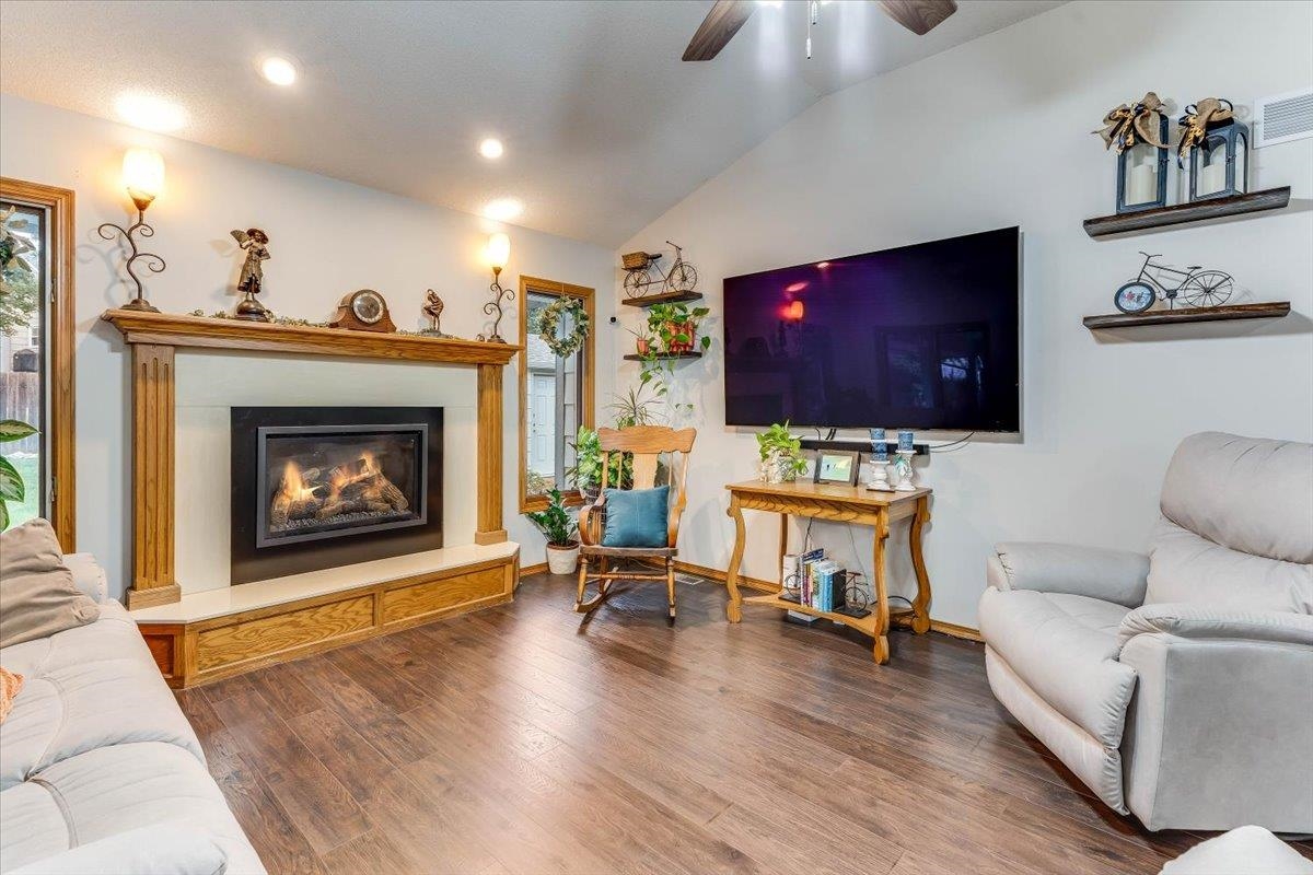 722 Mockingbird Property Photo 3