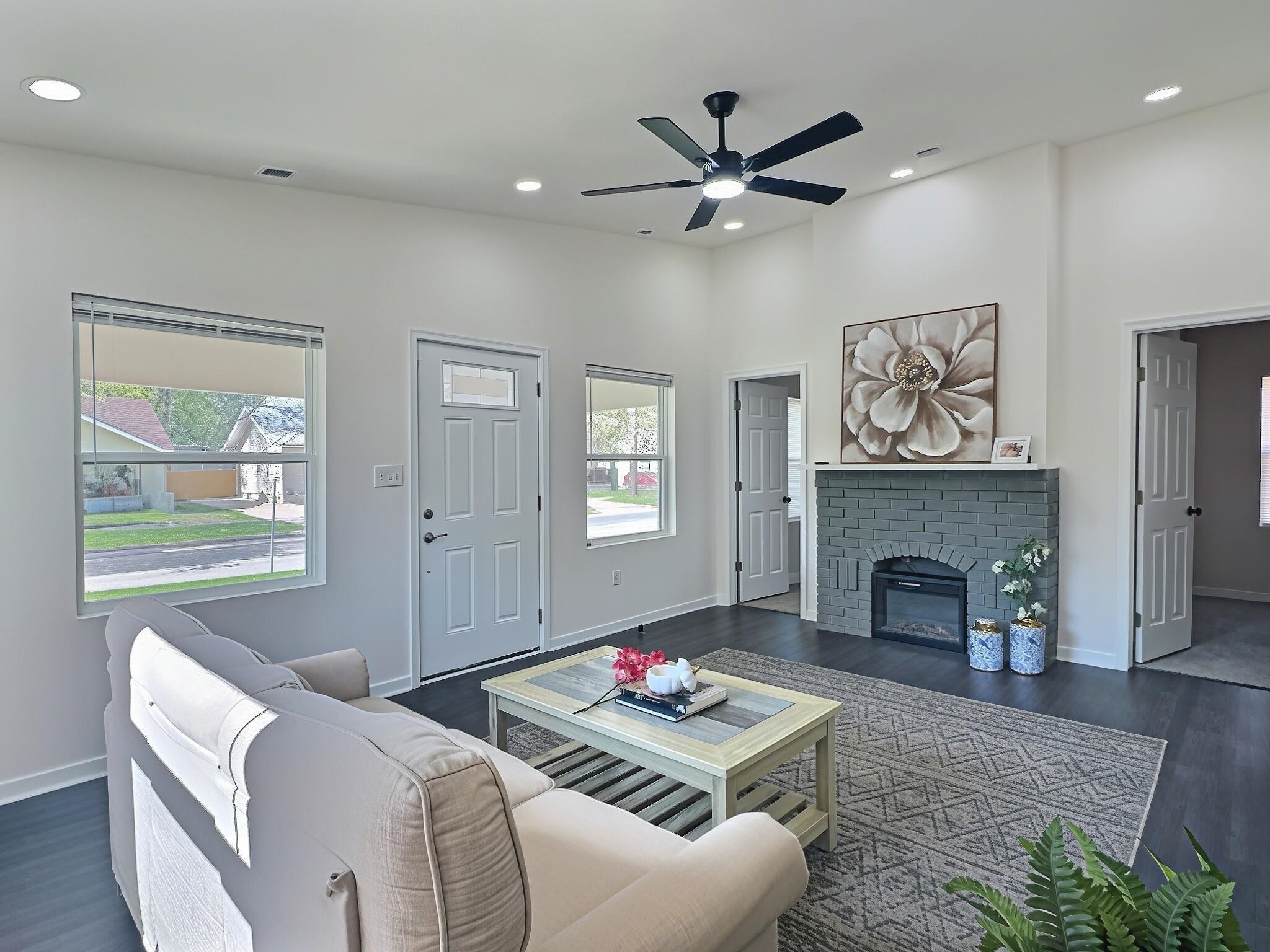 1752 S Market Property Photo 3