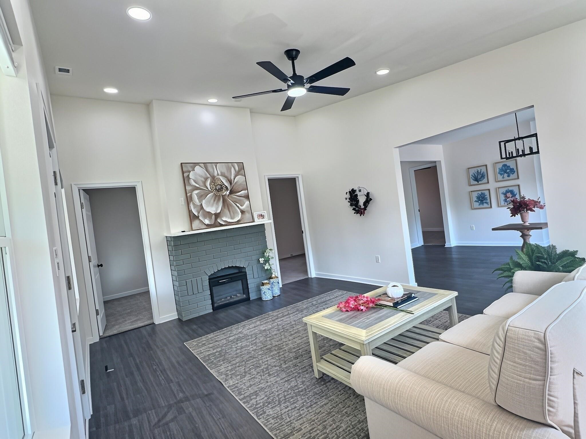 1752 S Market Property Photo 4