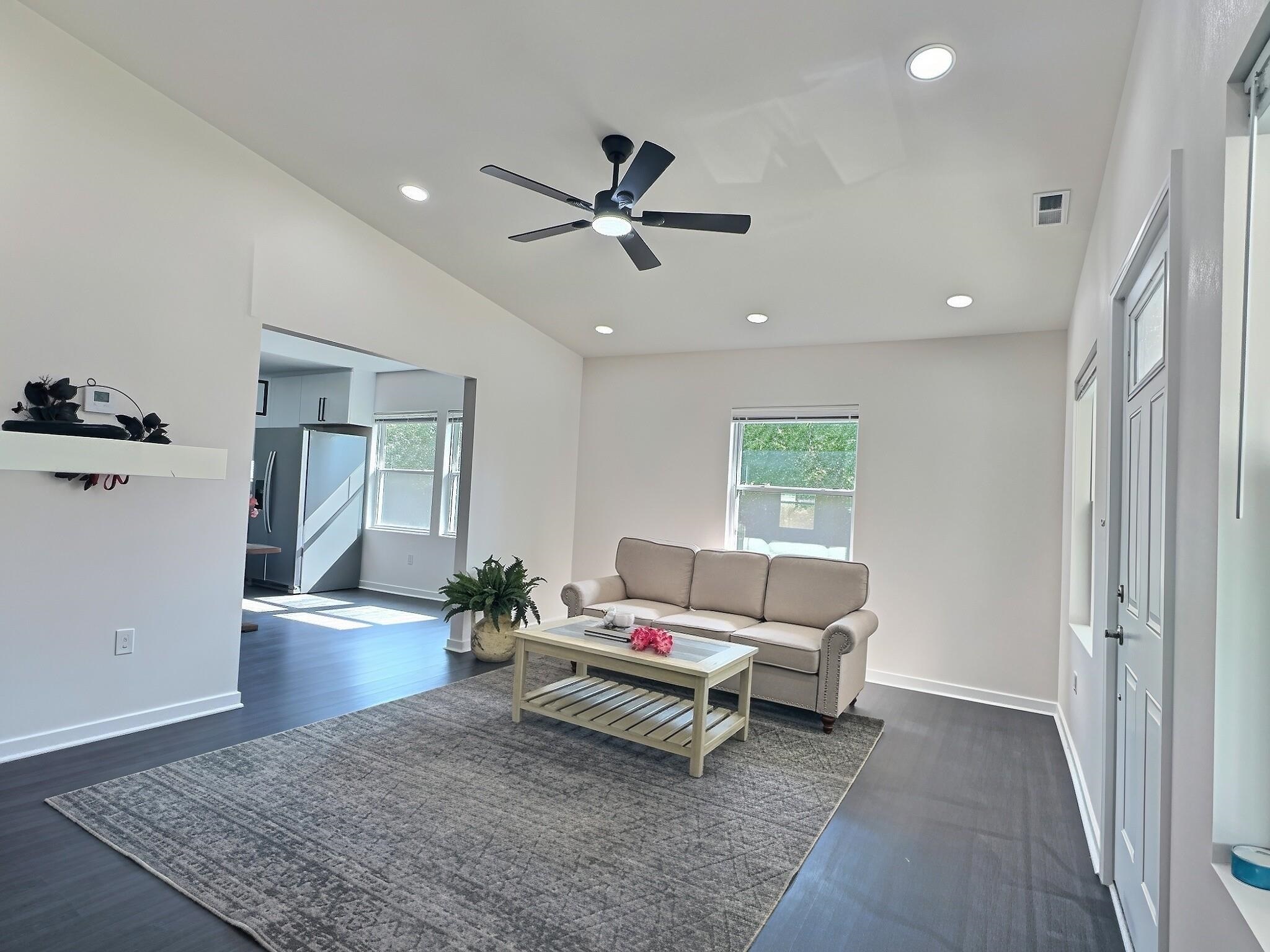 1752 S Market Property Photo 6