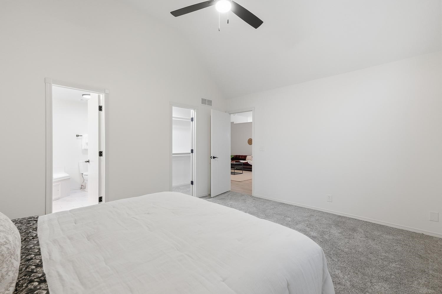 1066 N Bedford Property Photo 16