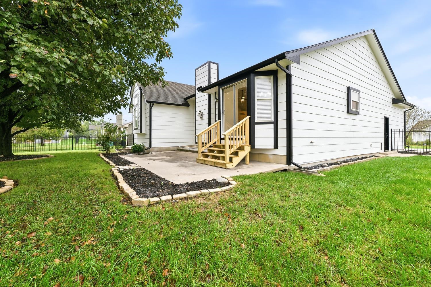 1066 N Bedford Property Photo 32