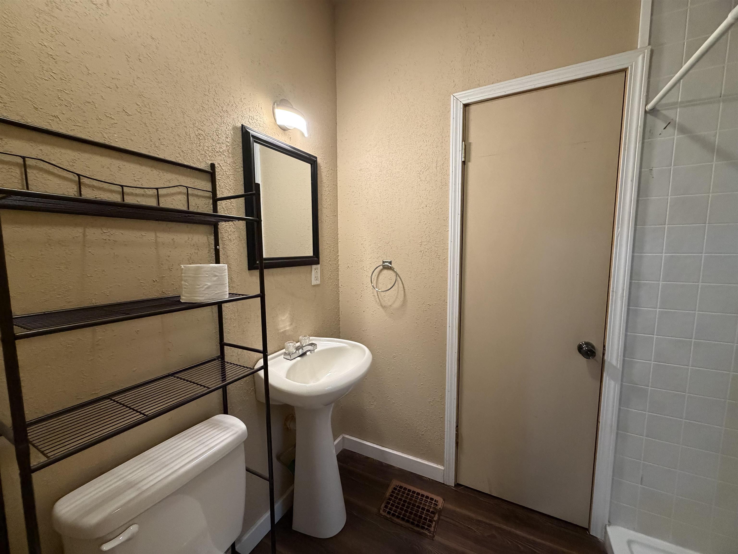 310 N Phillips Ave. Property Photo 6