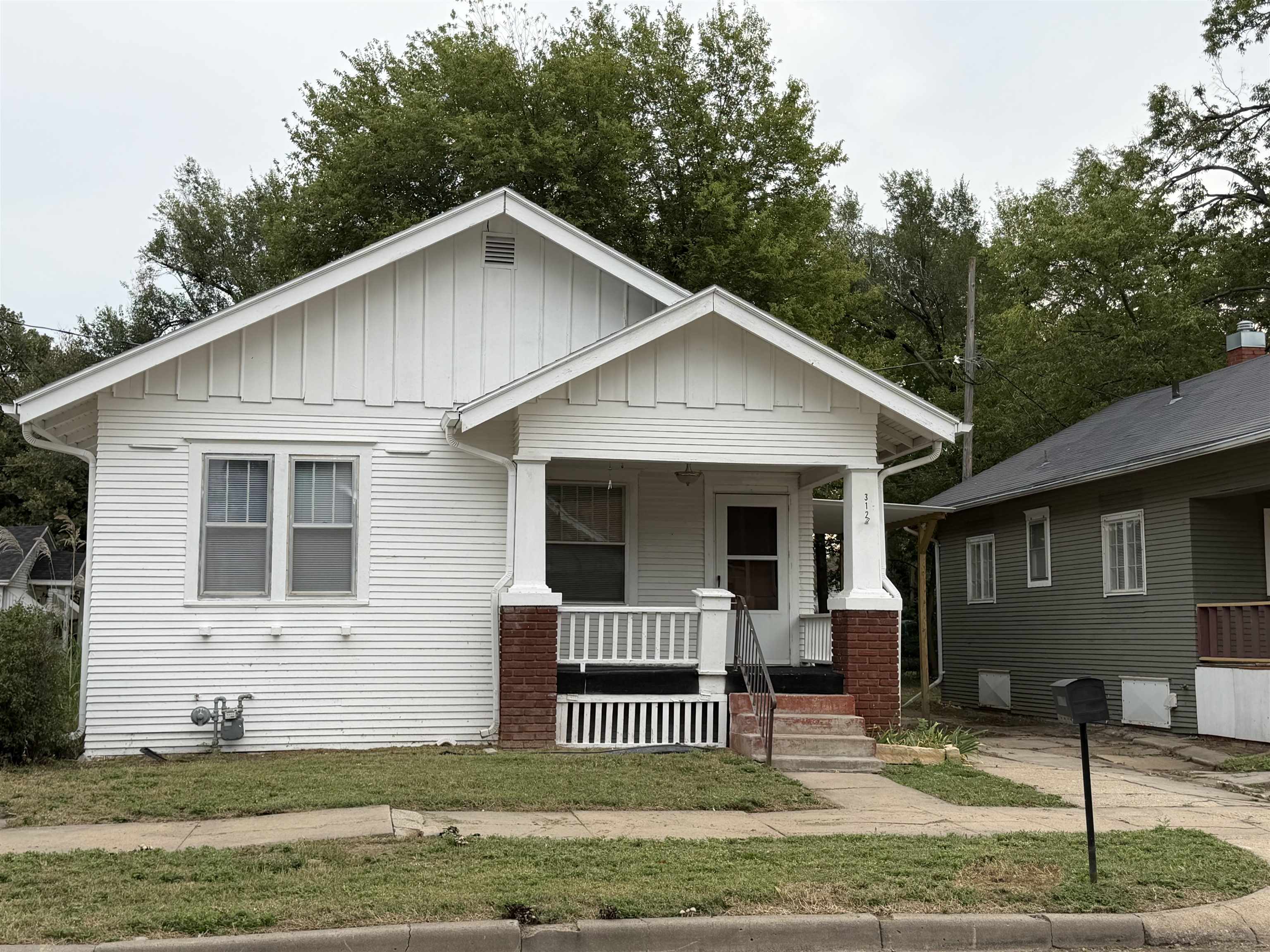 312 N Phillips Ave. Property Photo 1