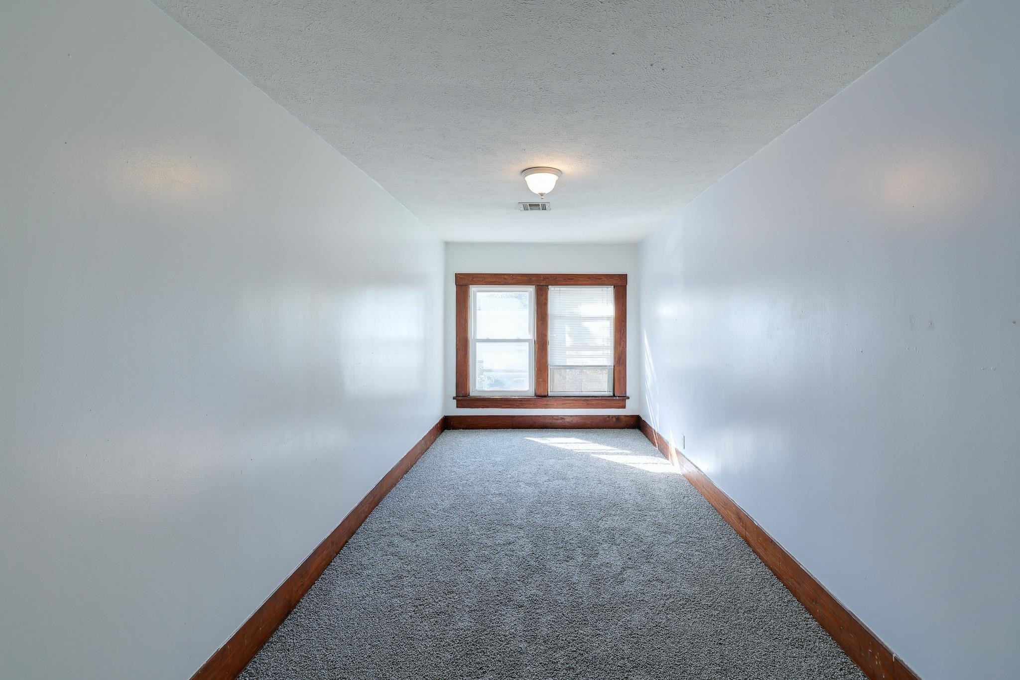 712 E 10th Property Photo 19