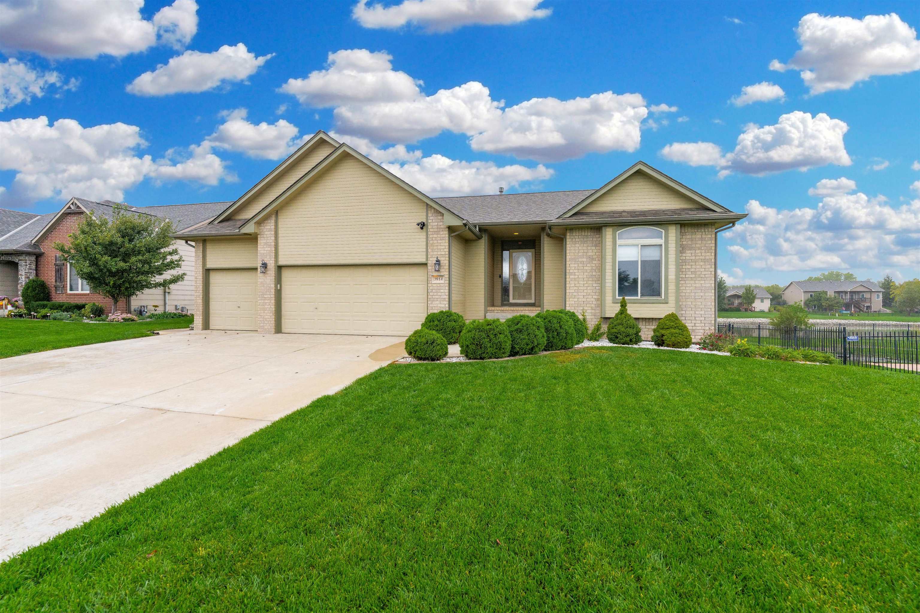3914 N Lake Ridge Property Photo 1