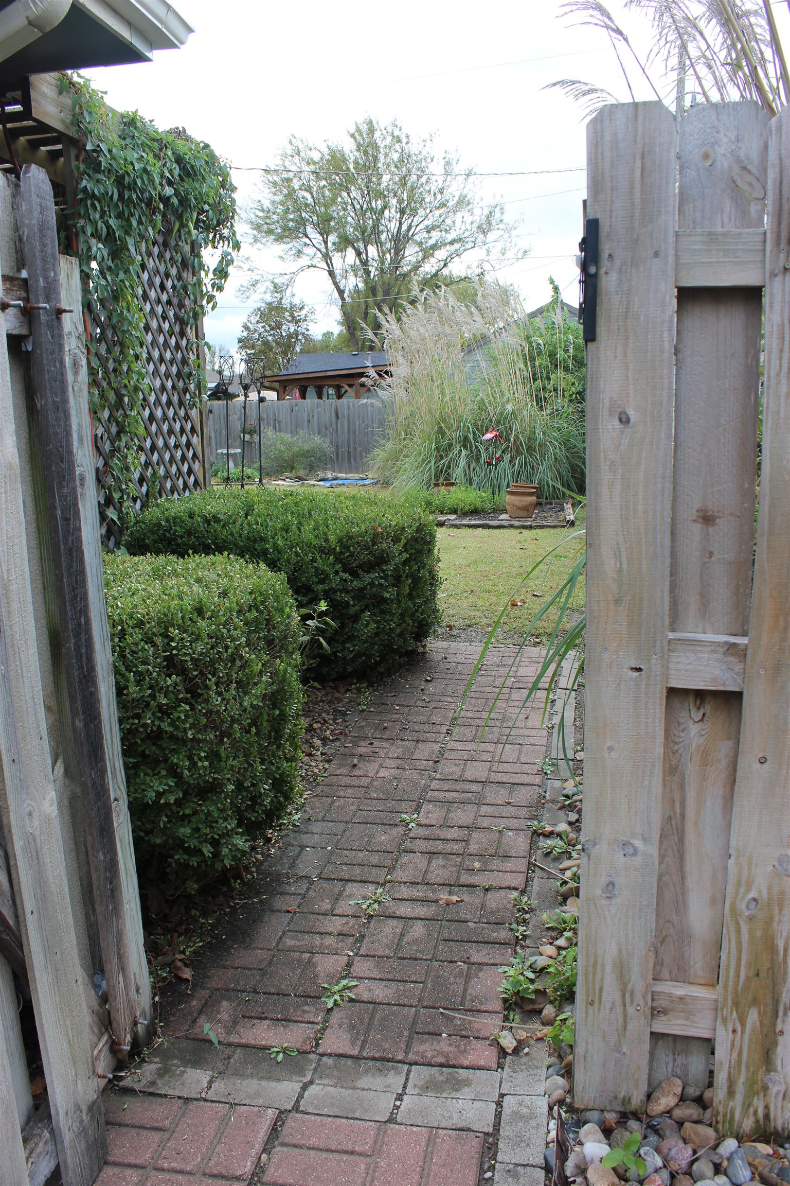 2300 Llnden Drive Property Photo 2