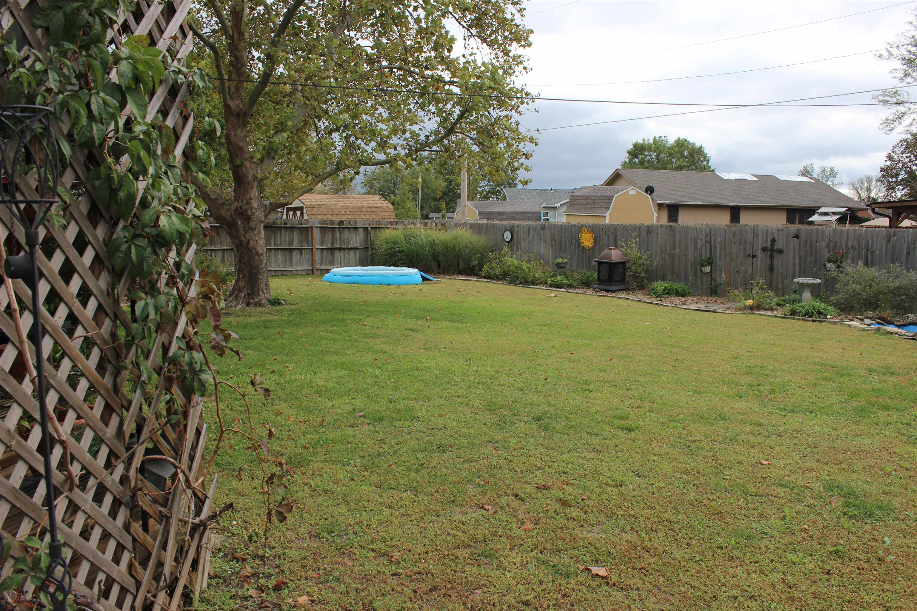 2300 Llnden Drive Property Photo 4