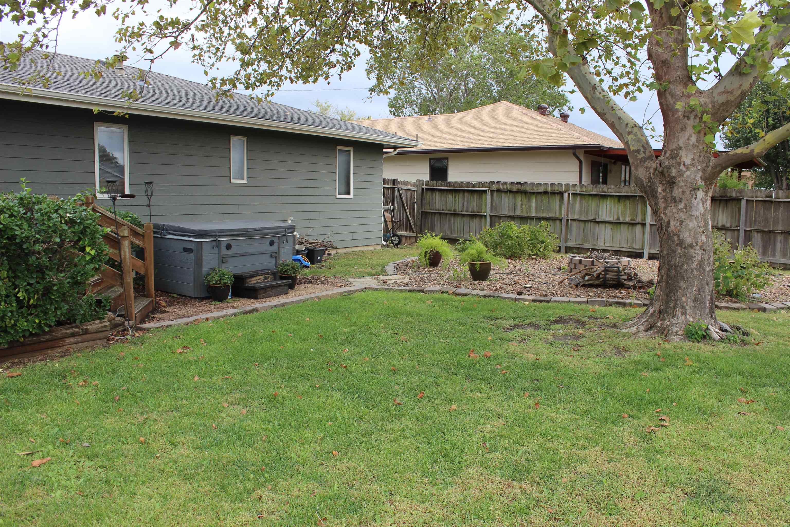 2300 Llnden Drive Property Photo 6