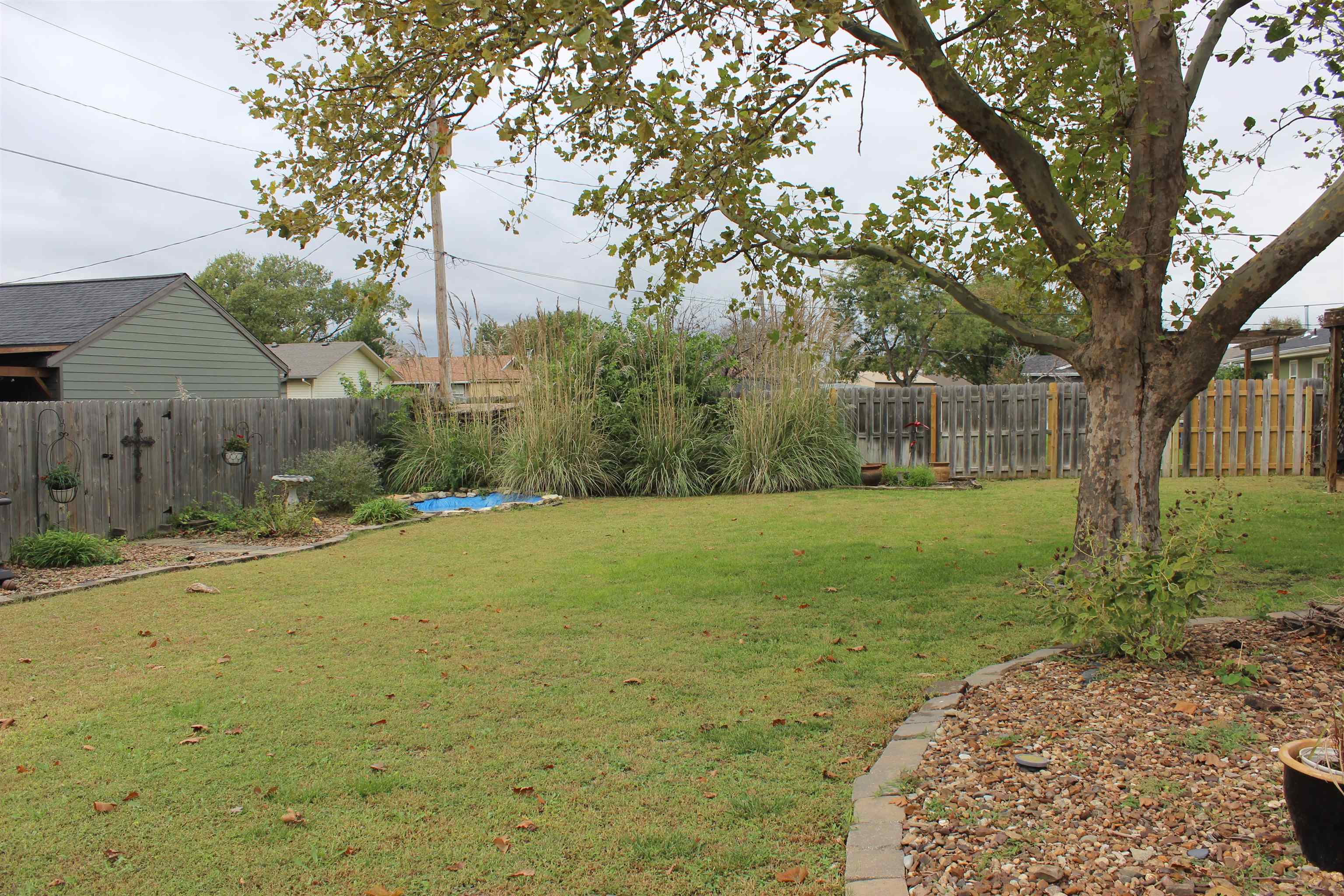 2300 Llnden Drive Property Photo 7