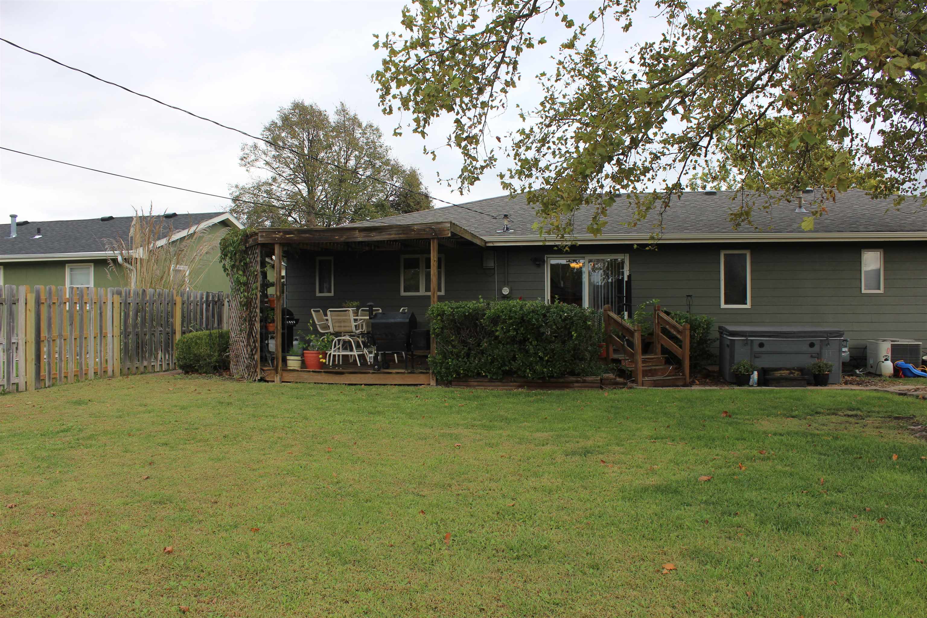 2300 Llnden Drive Property Photo 10