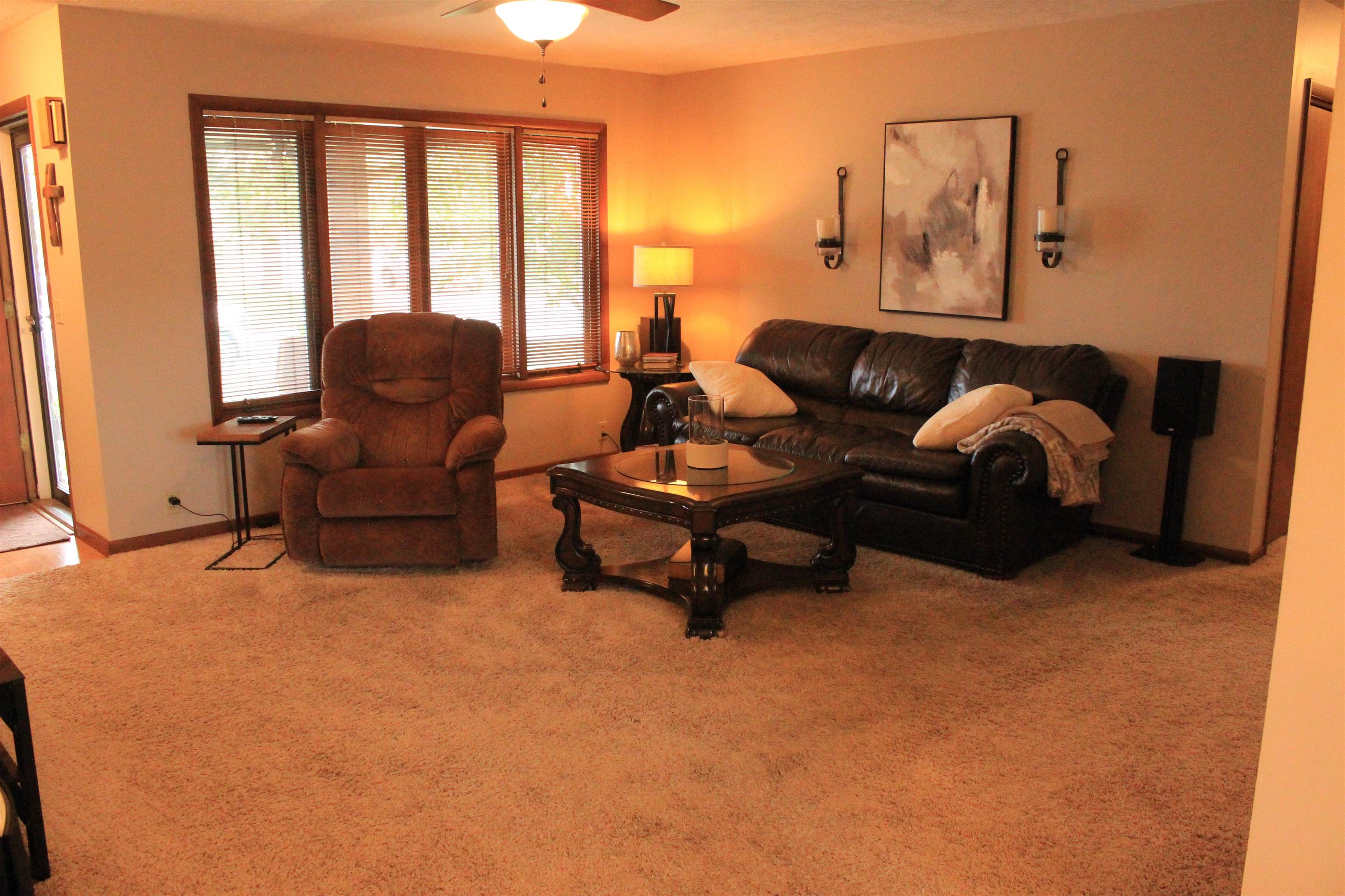 2300 Llnden Drive Property Photo 14