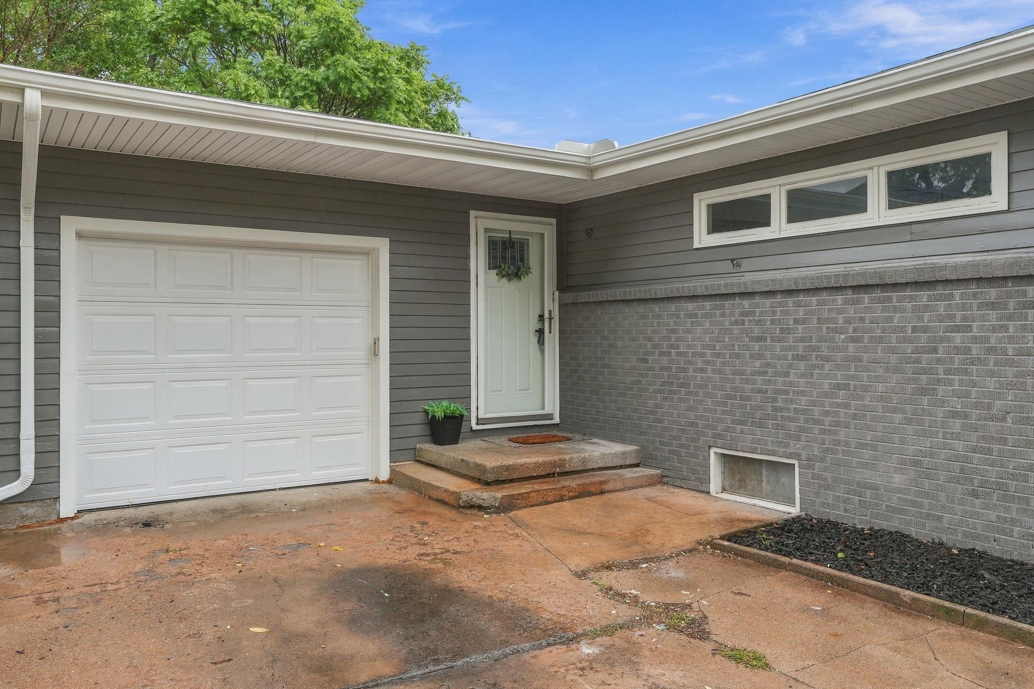 2632 S Fern Ave Property Photo 4