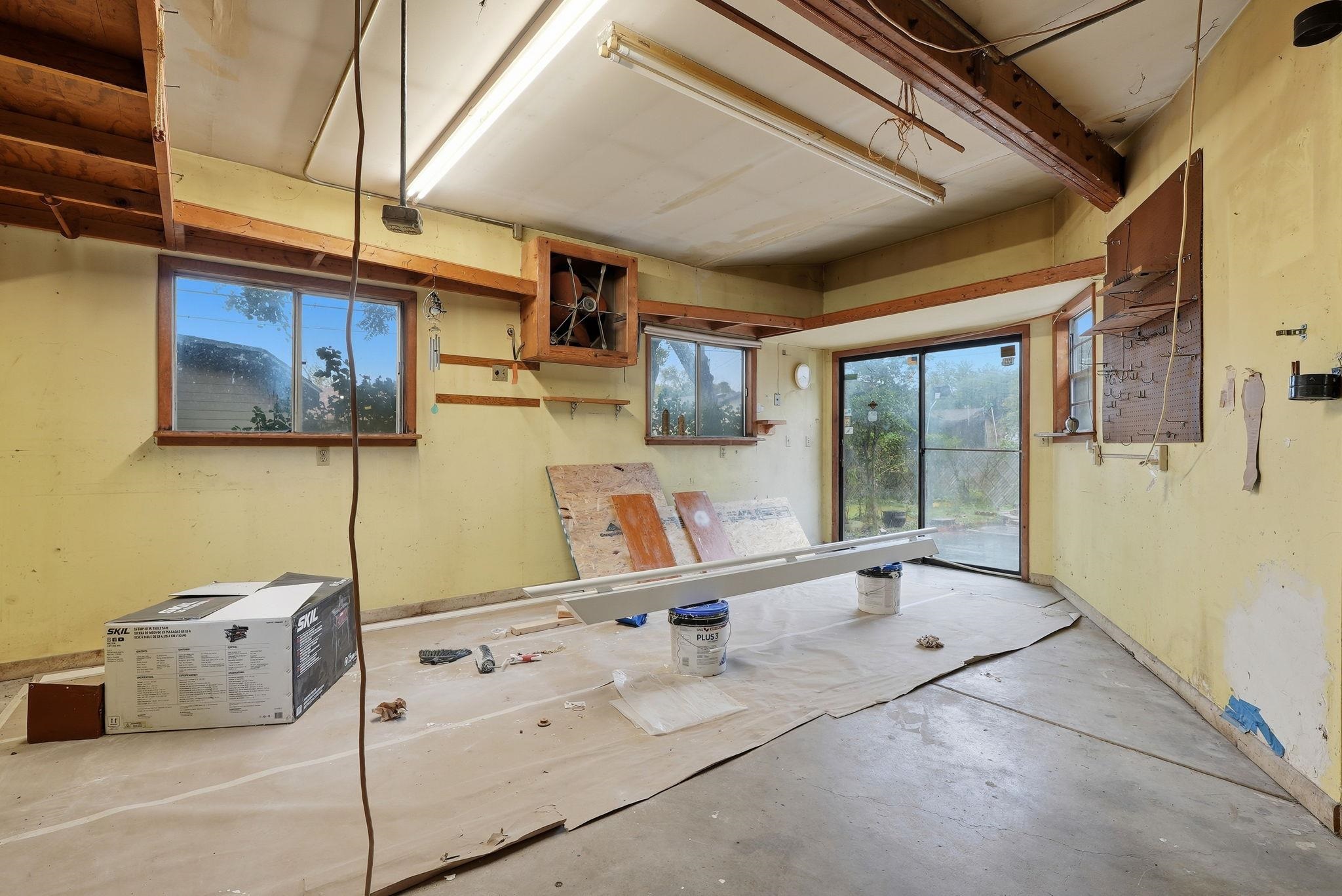 2632 S Fern Ave Property Photo 24