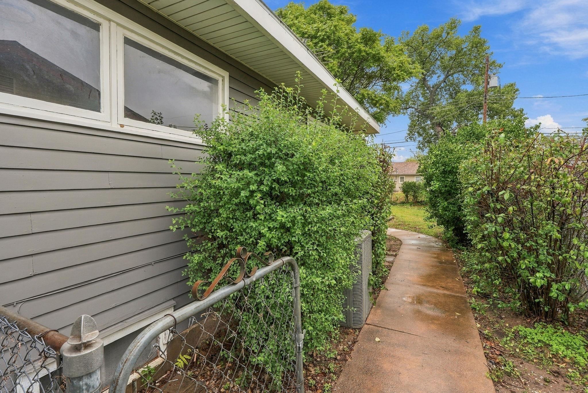 2632 S Fern Ave Property Photo 26