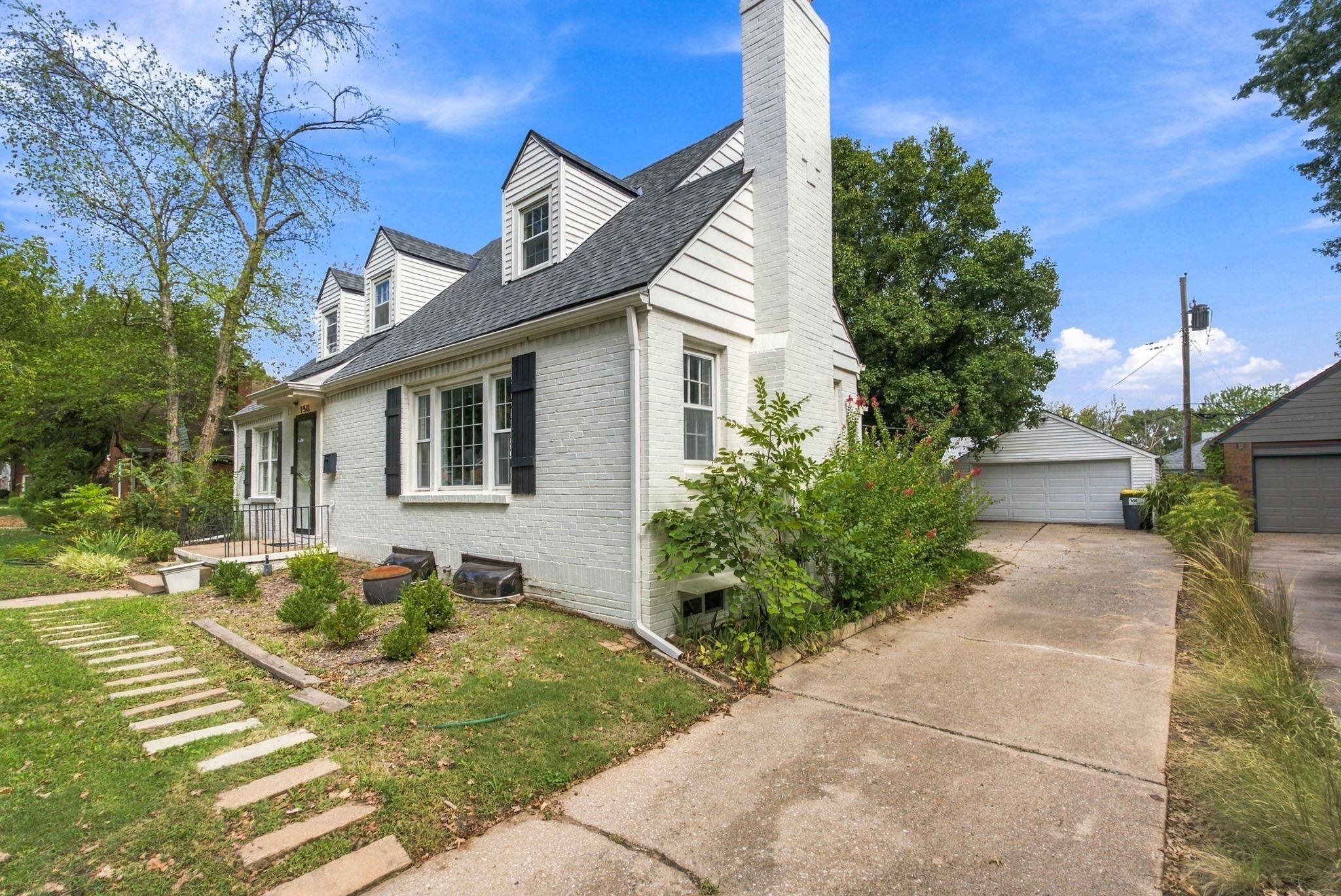 150 N Parkwood Property Photo 4