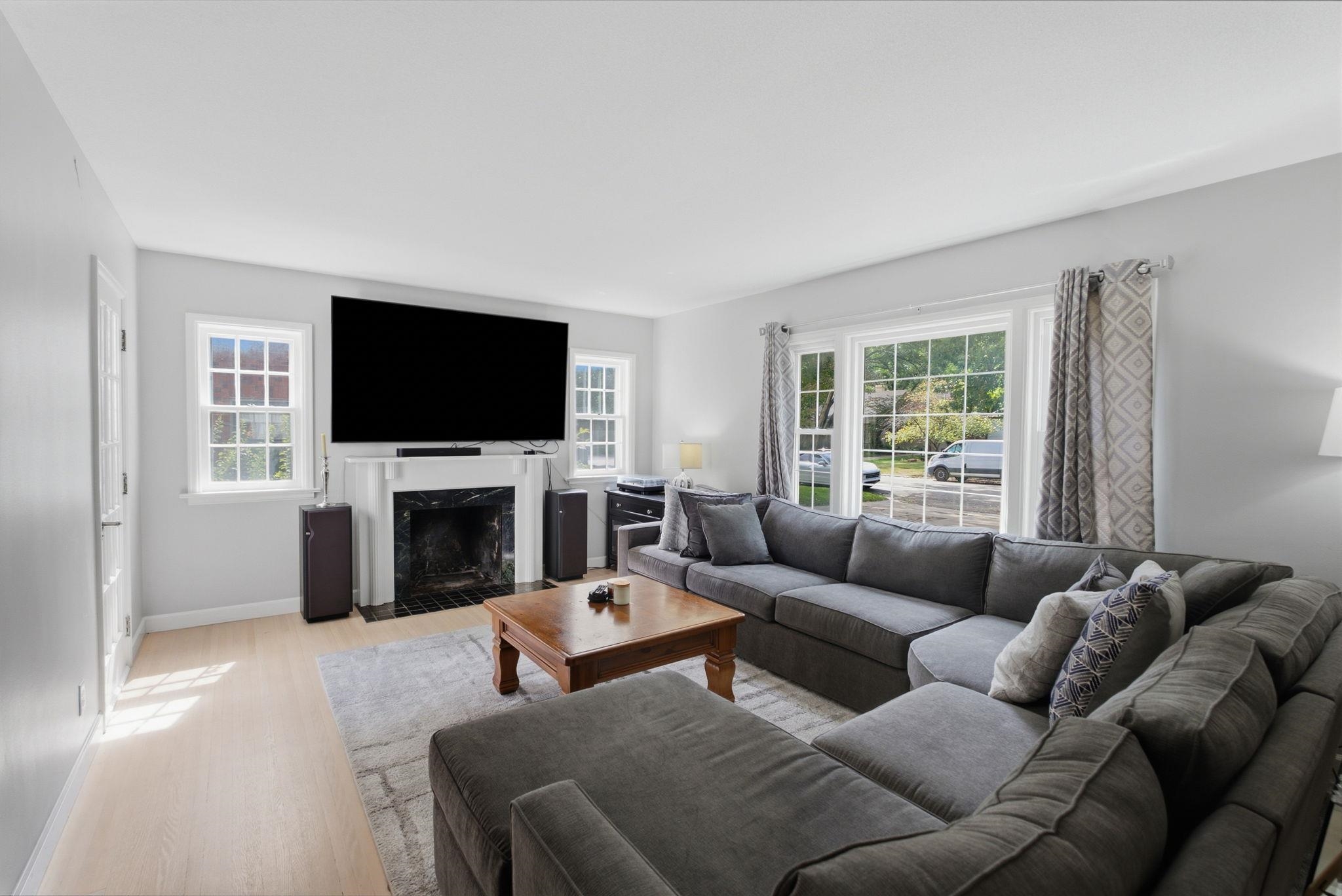 150 N Parkwood Property Photo 8
