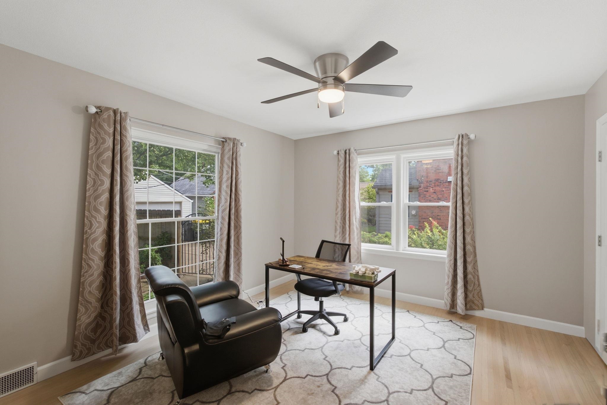 150 N Parkwood Property Photo 18