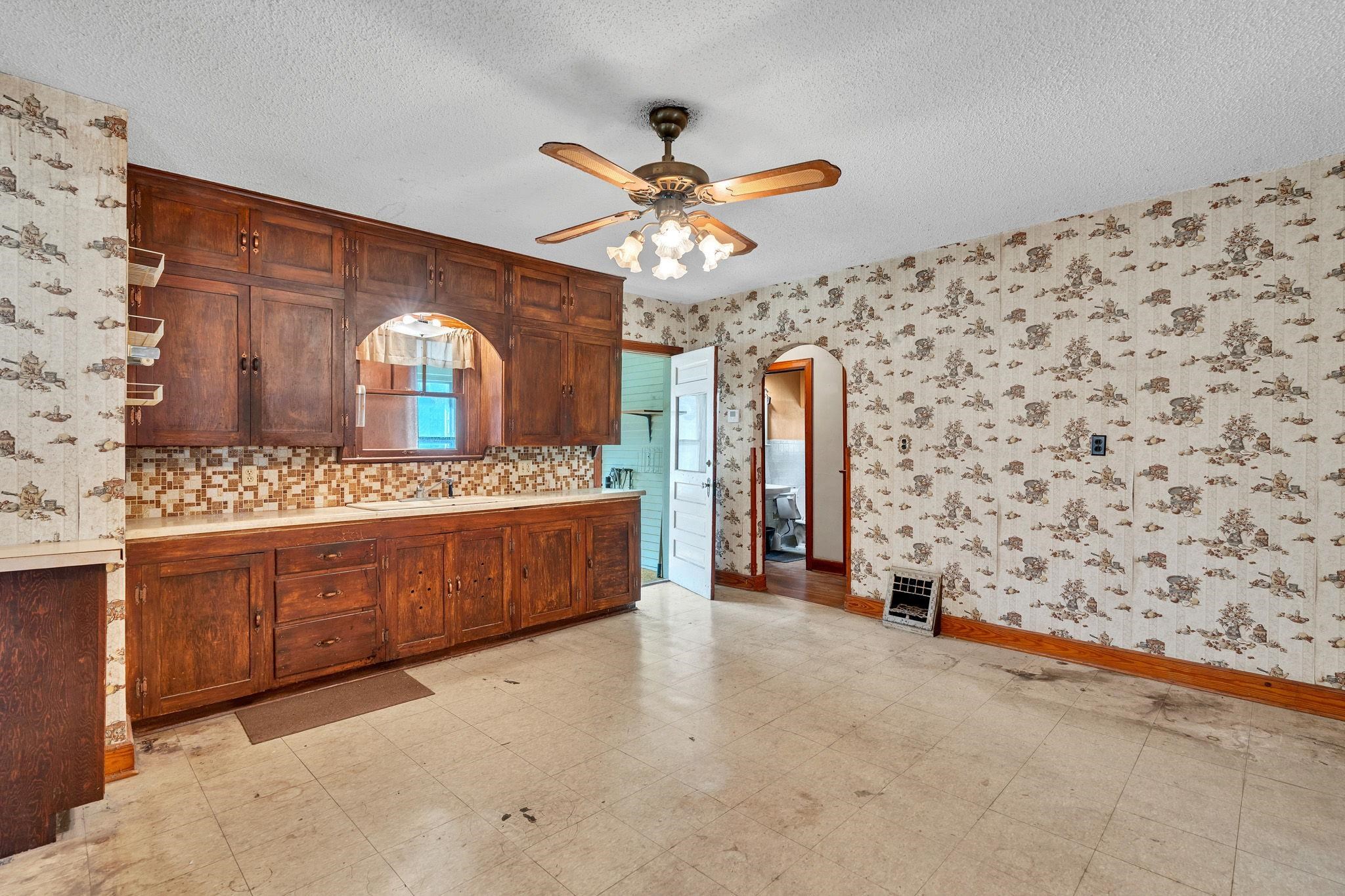 1755 S Waco Ave Property Photo 13