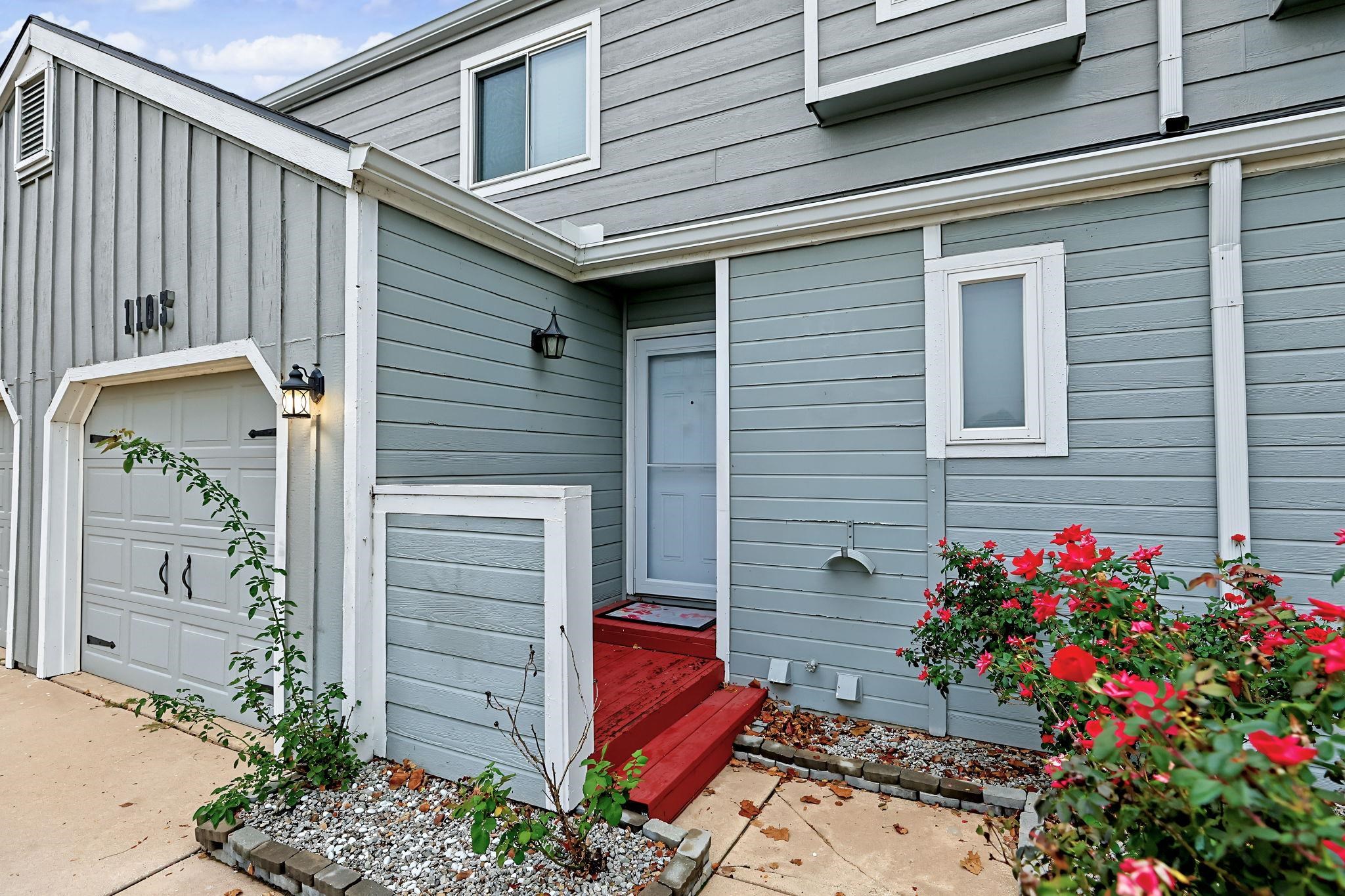 1103 N Lakewind St Property Photo 2