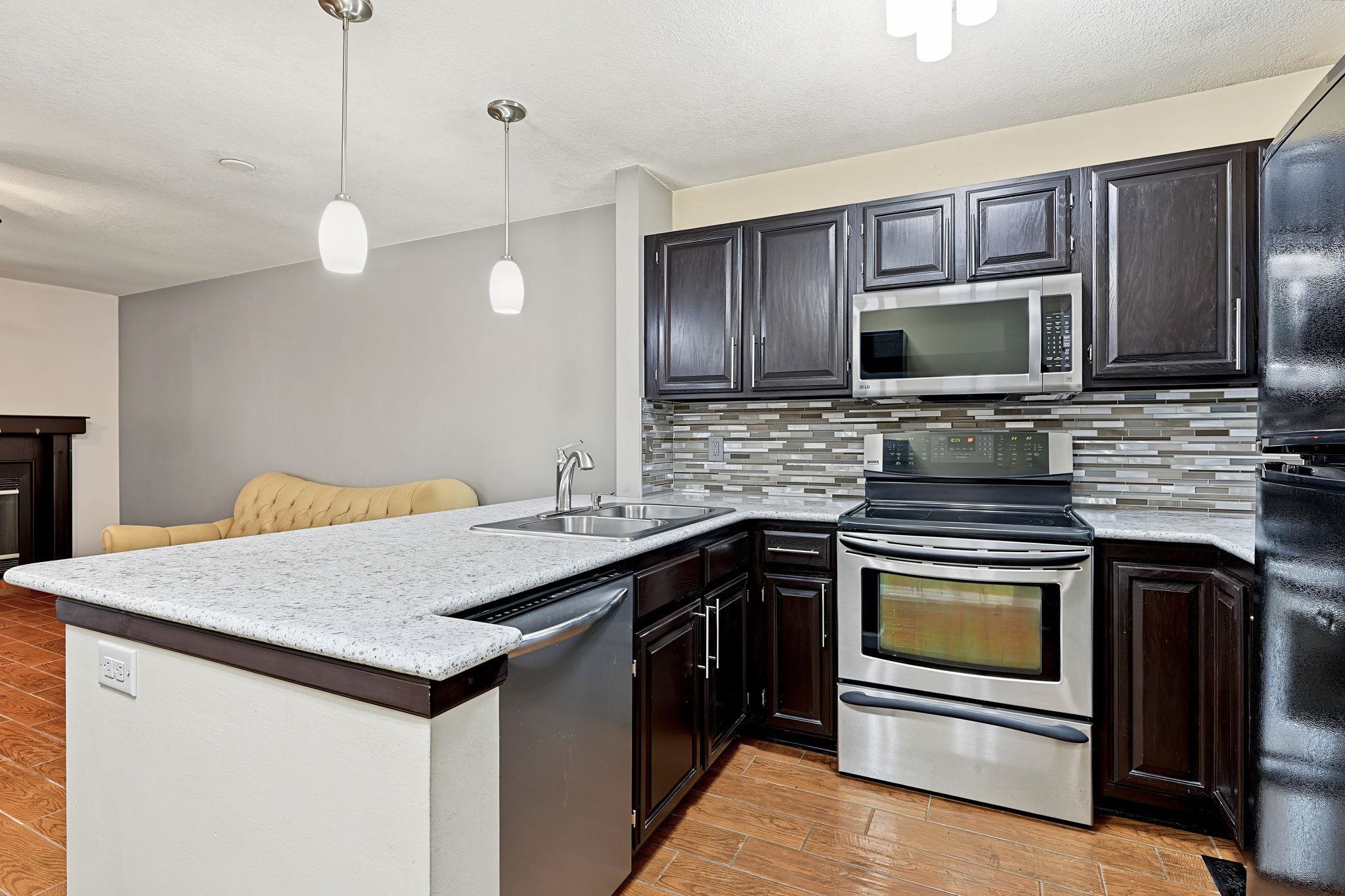 1103 N Lakewind St Property Photo 8