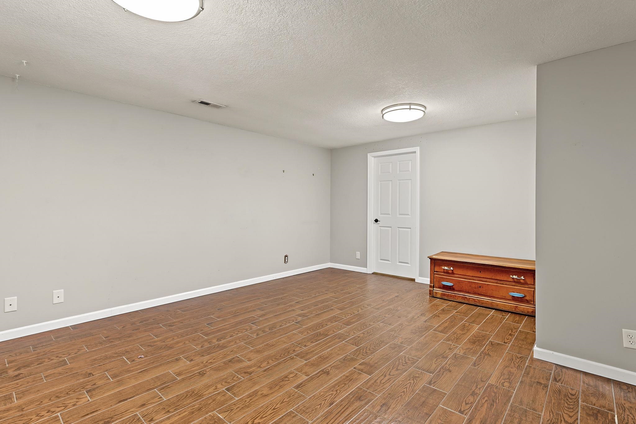 1103 N Lakewind St Property Photo 9