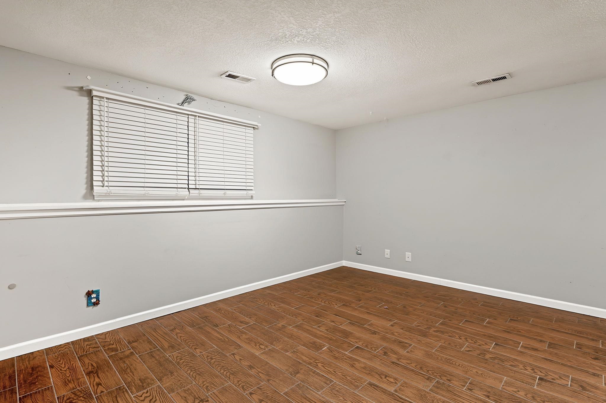 1103 N Lakewind St Property Photo 11