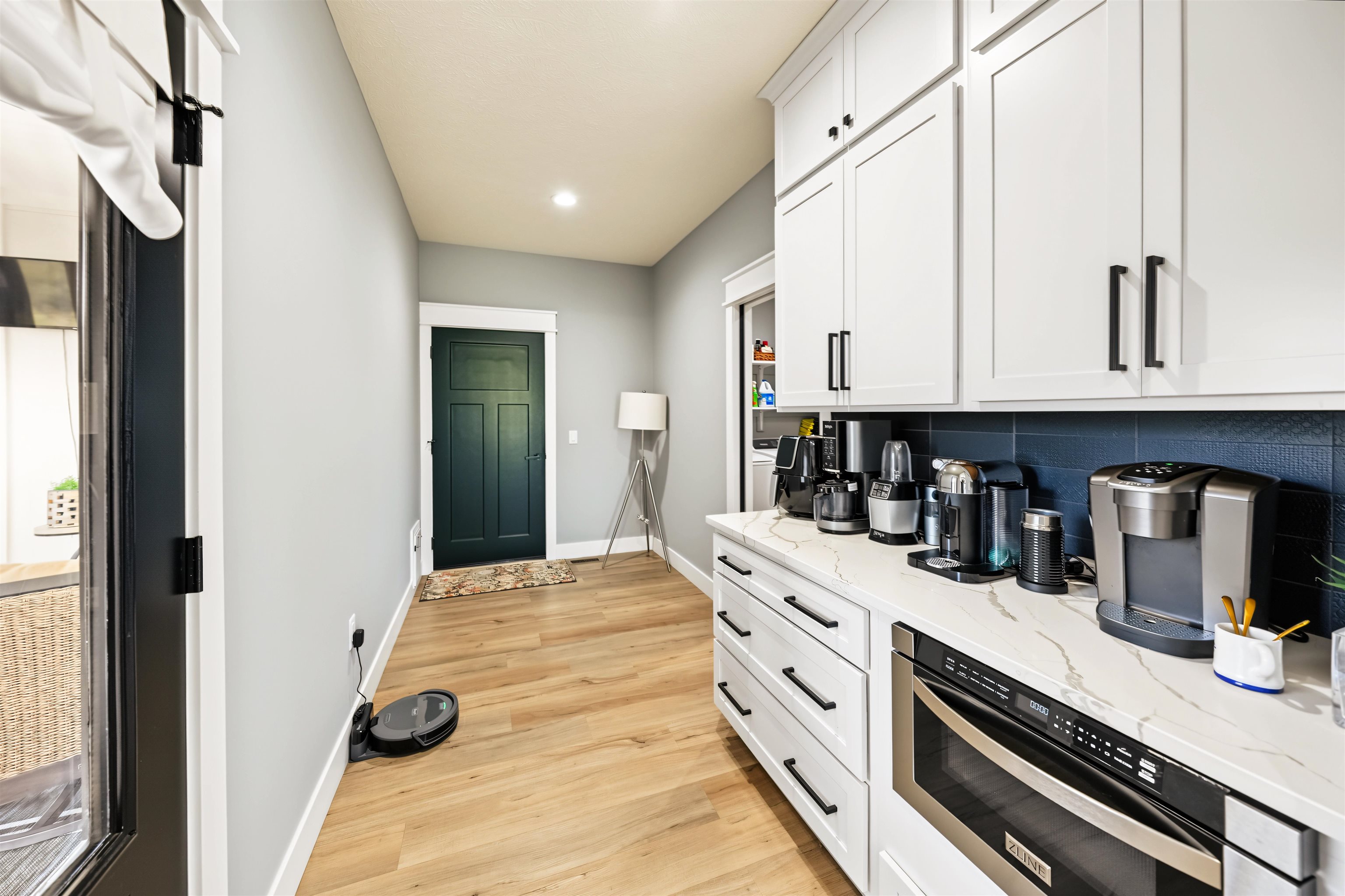 1304 Larkspur Ln Property Photo 12