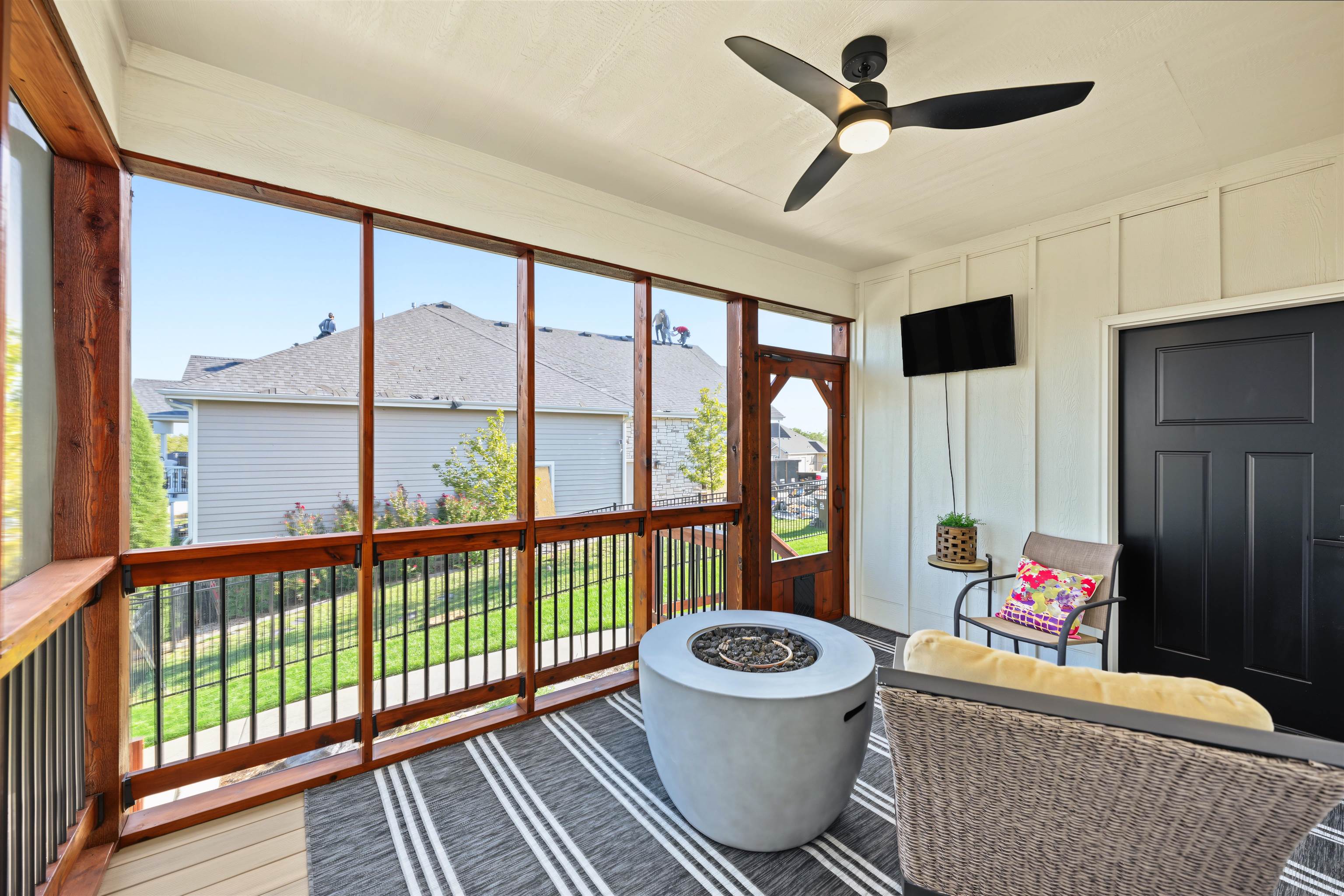 1304 Larkspur Ln Property Photo 13