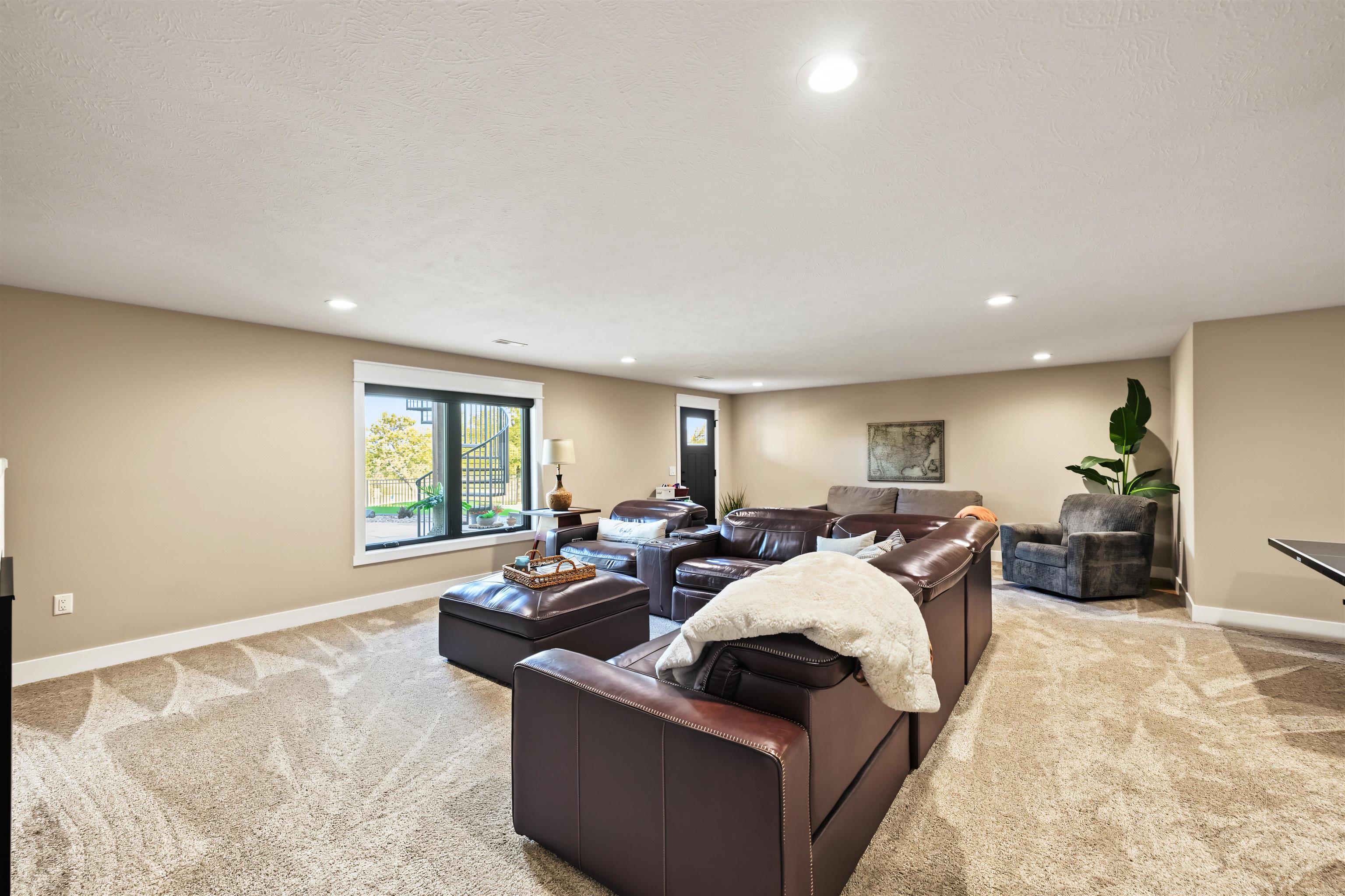 1304 Larkspur Ln Property Photo 23