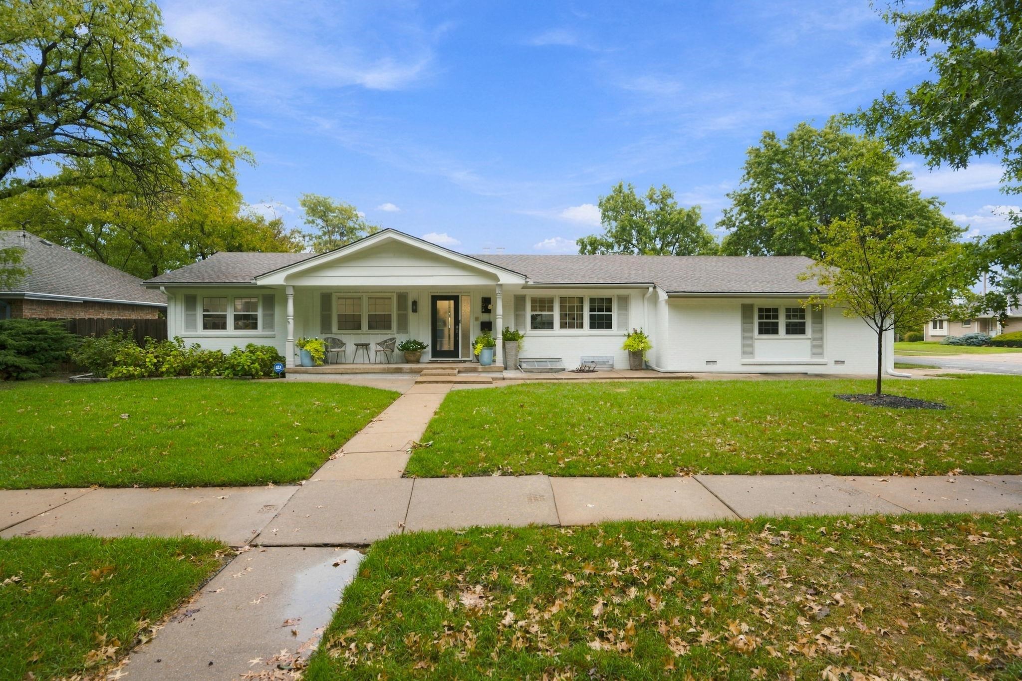 102 N Penrose Drive Property Photo 1
