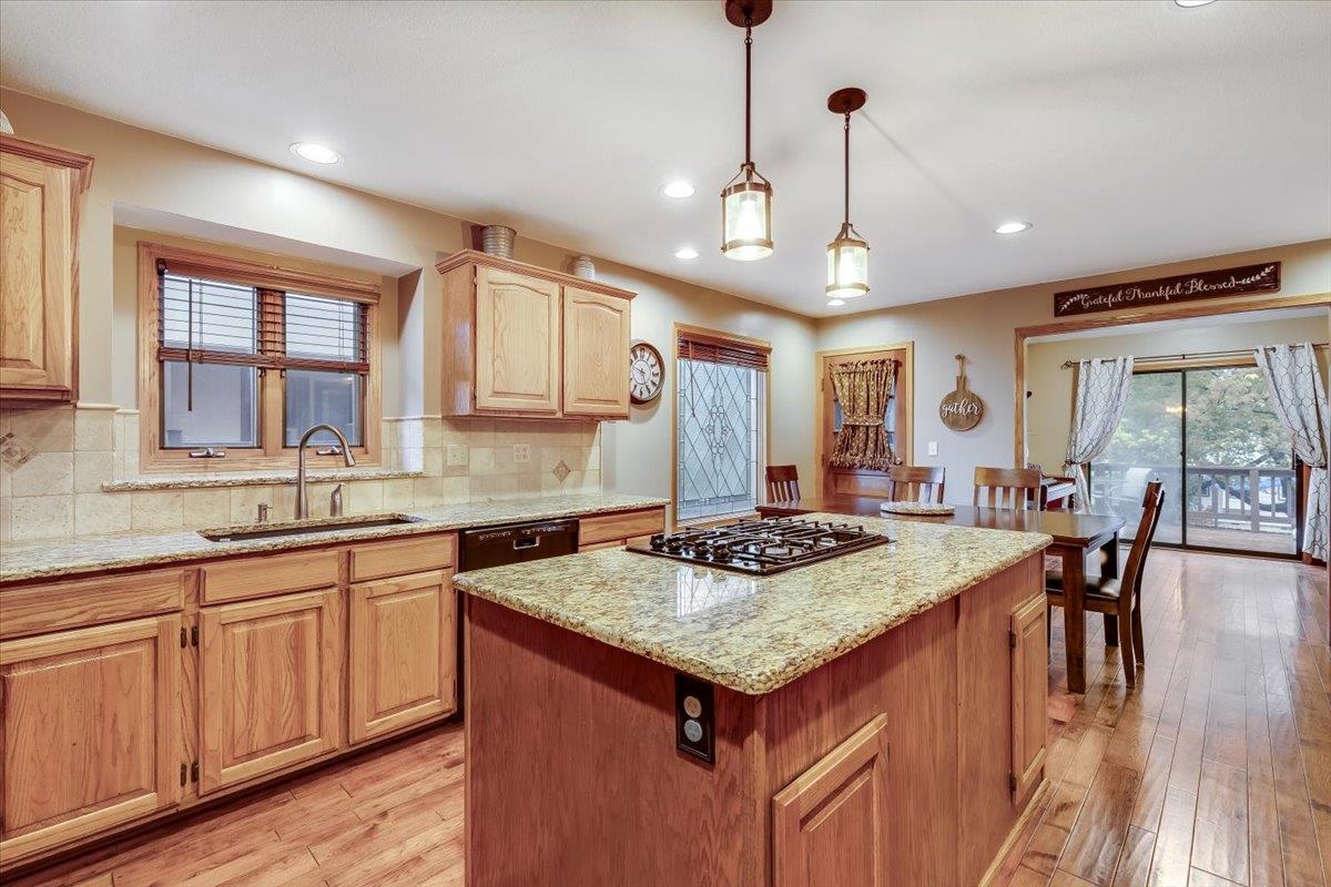 1524 E Pheasant Run Property Photo 6