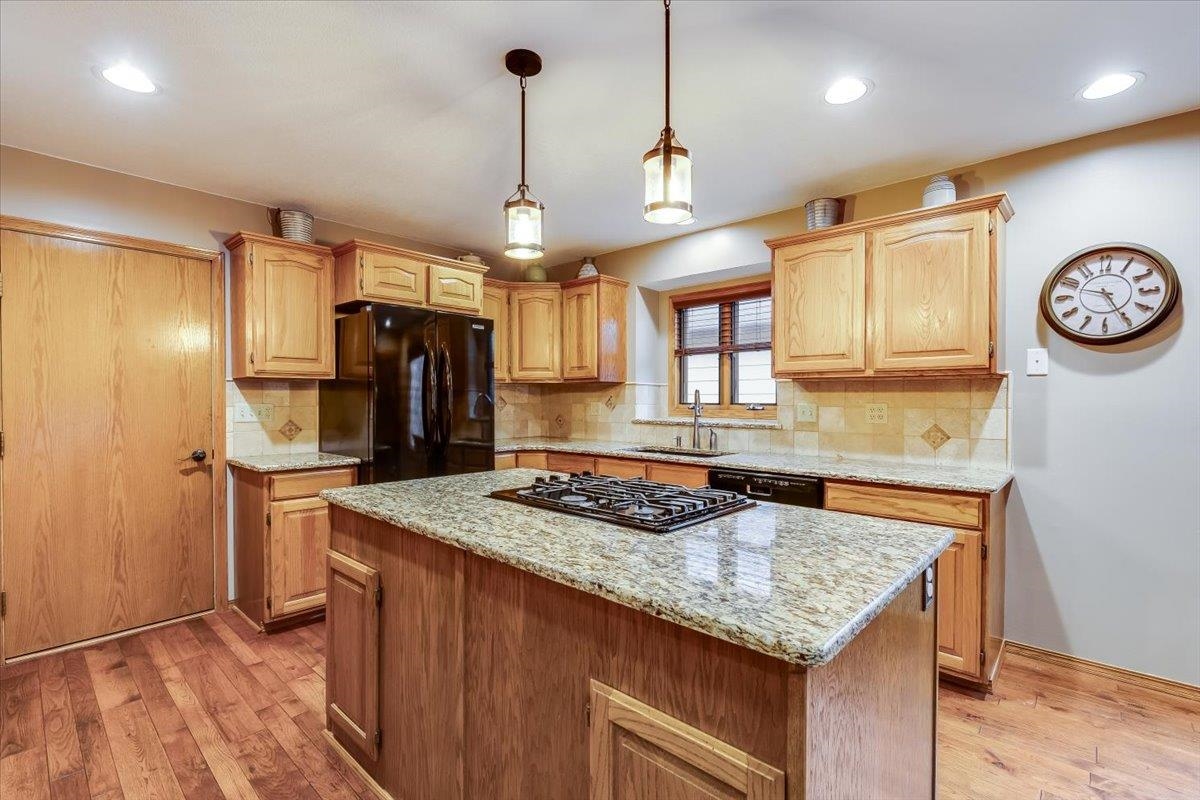 1524 E Pheasant Run Property Photo 8