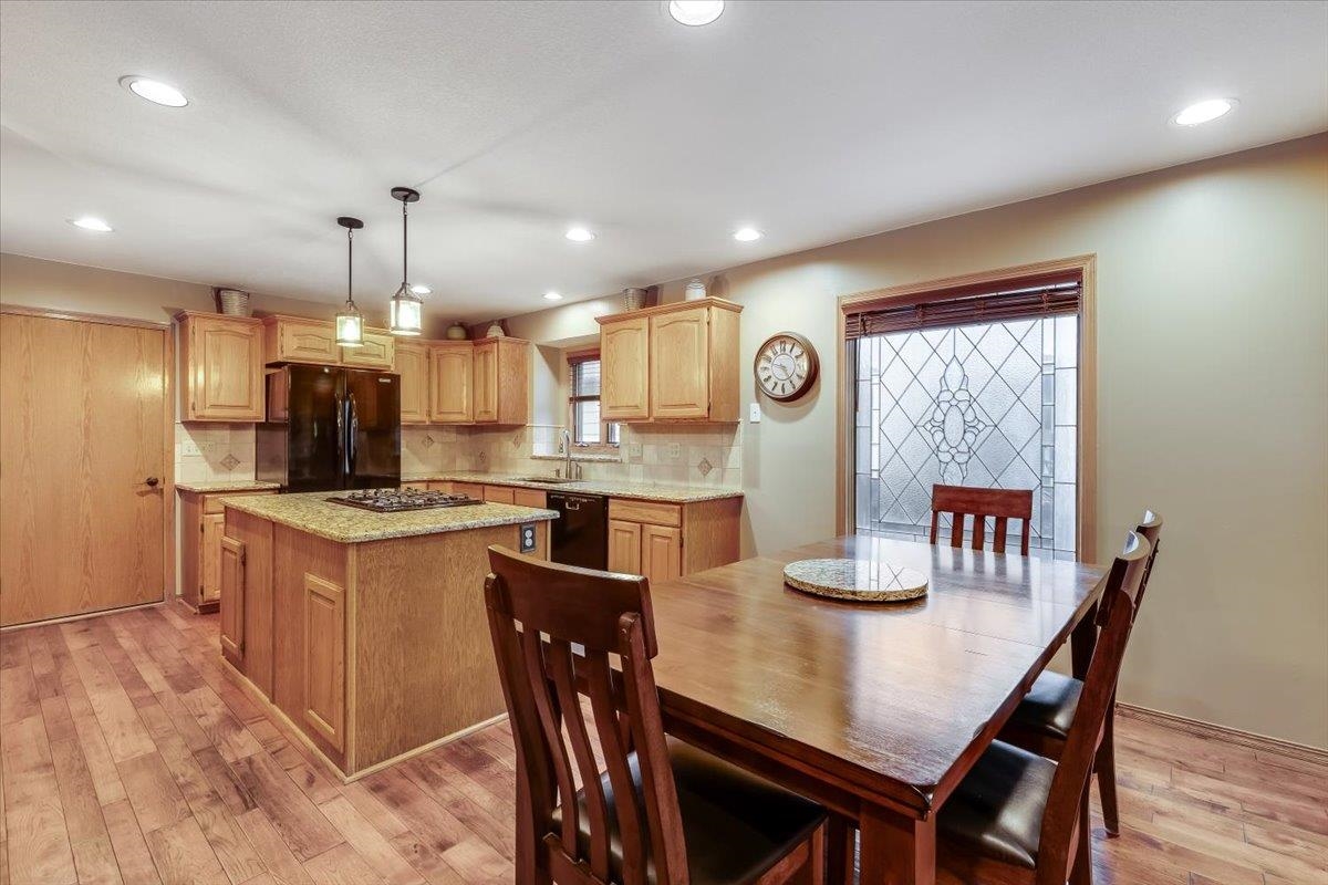 1524 E Pheasant Run Property Photo 9