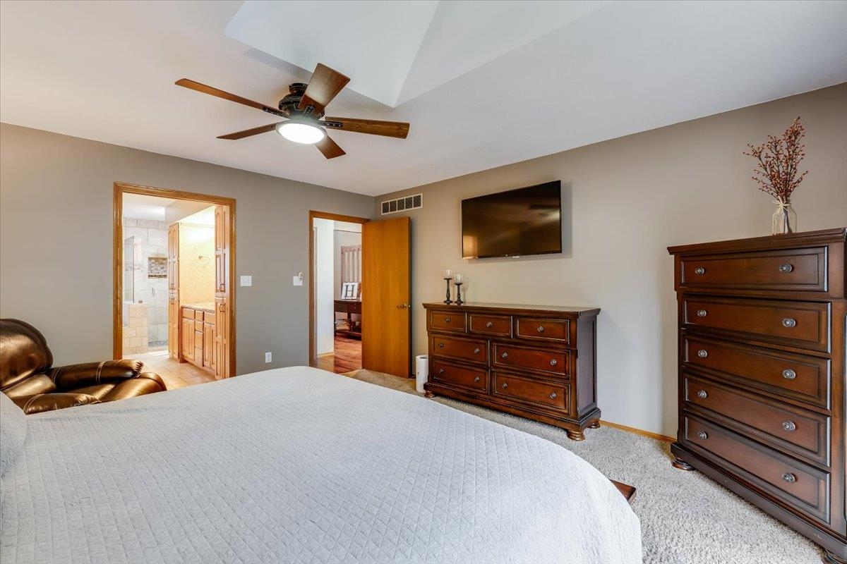 1524 E Pheasant Run Property Photo 11