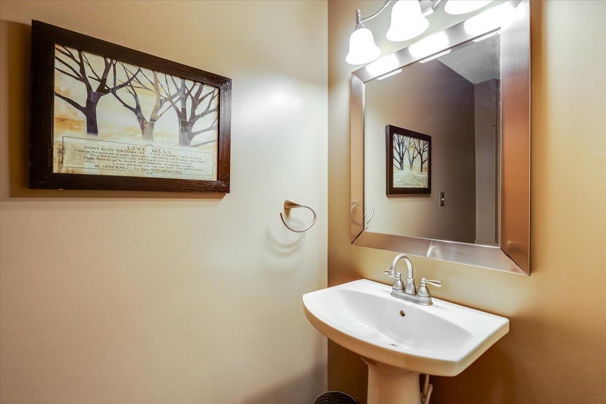 1524 E Pheasant Run Property Photo 16