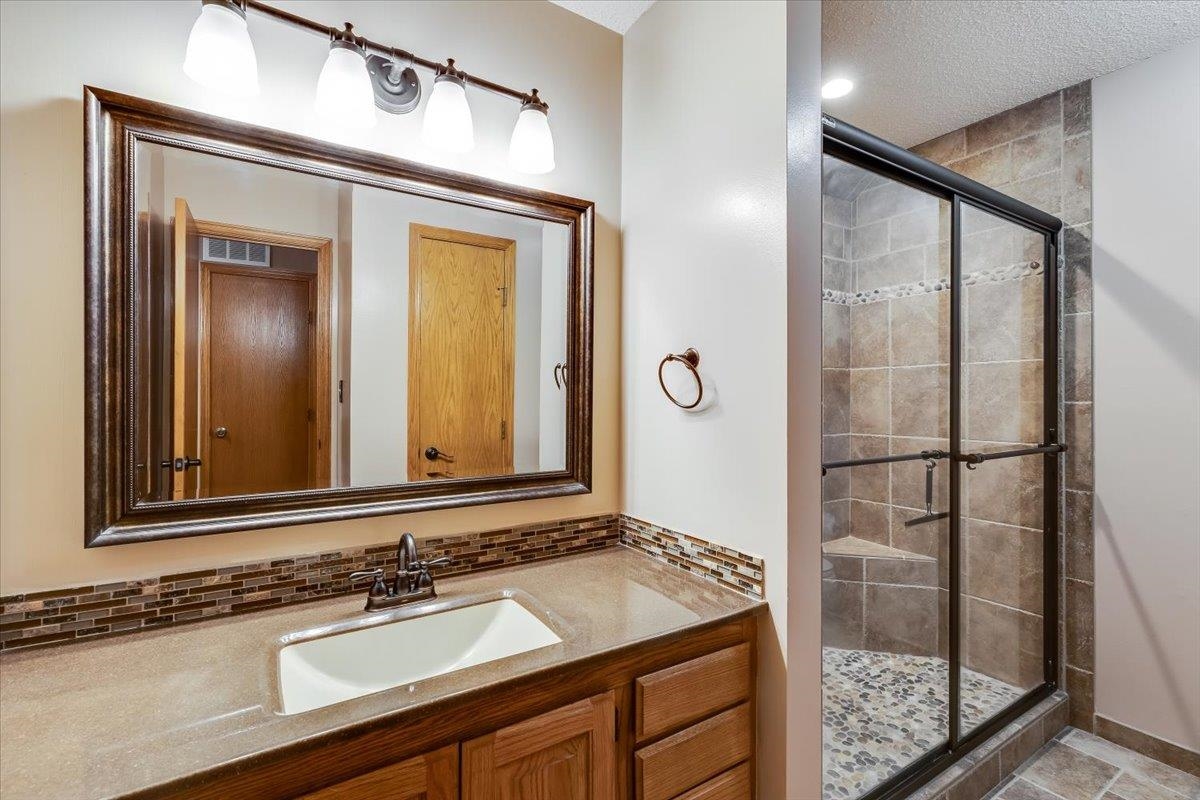 1524 E Pheasant Run Property Photo 17
