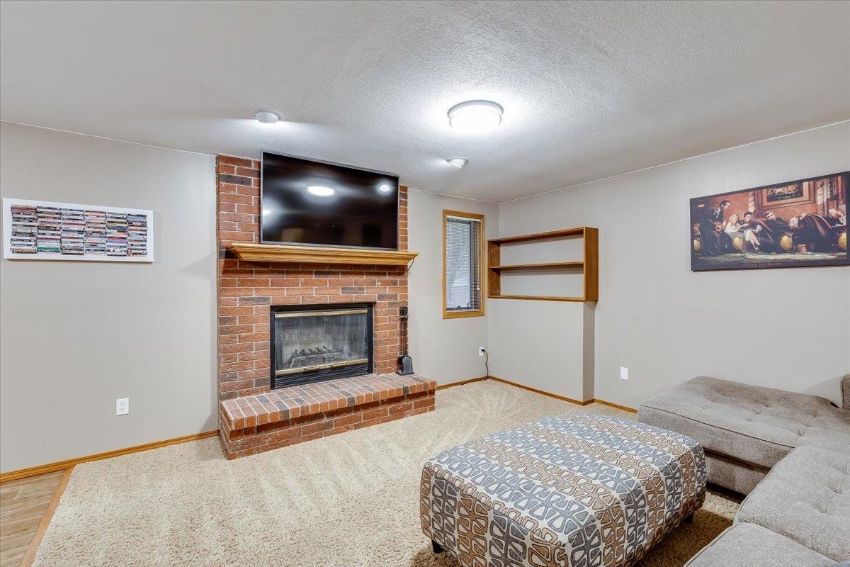 1524 E Pheasant Run Property Photo 21