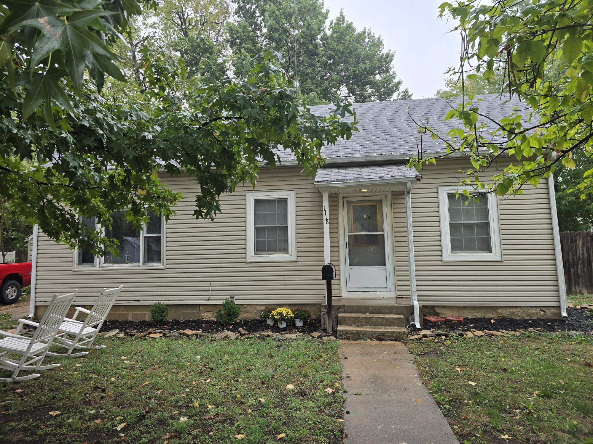 1118 Thompson Property Photo 1